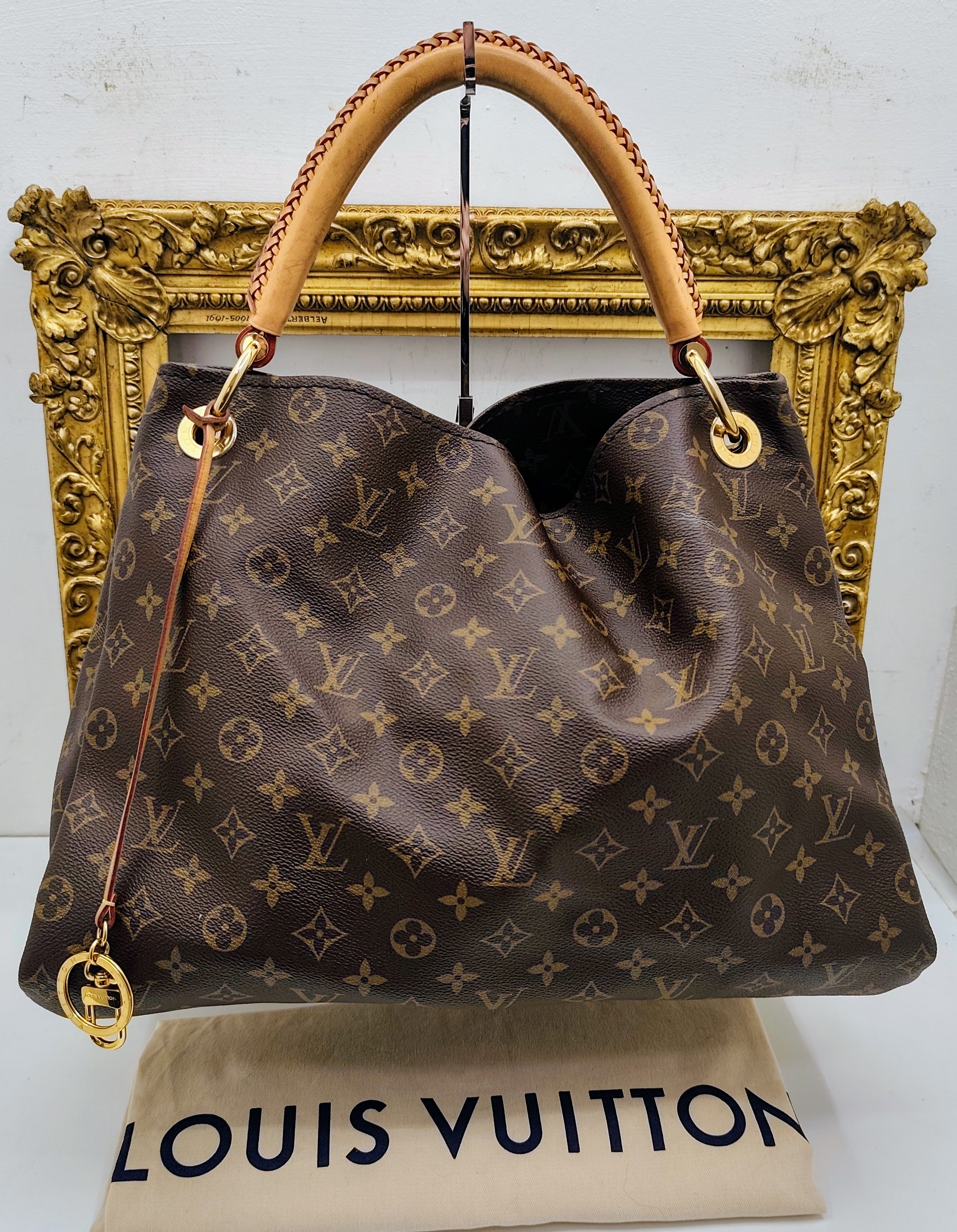 Louis Vuitton - Artsy Shopper Monogram