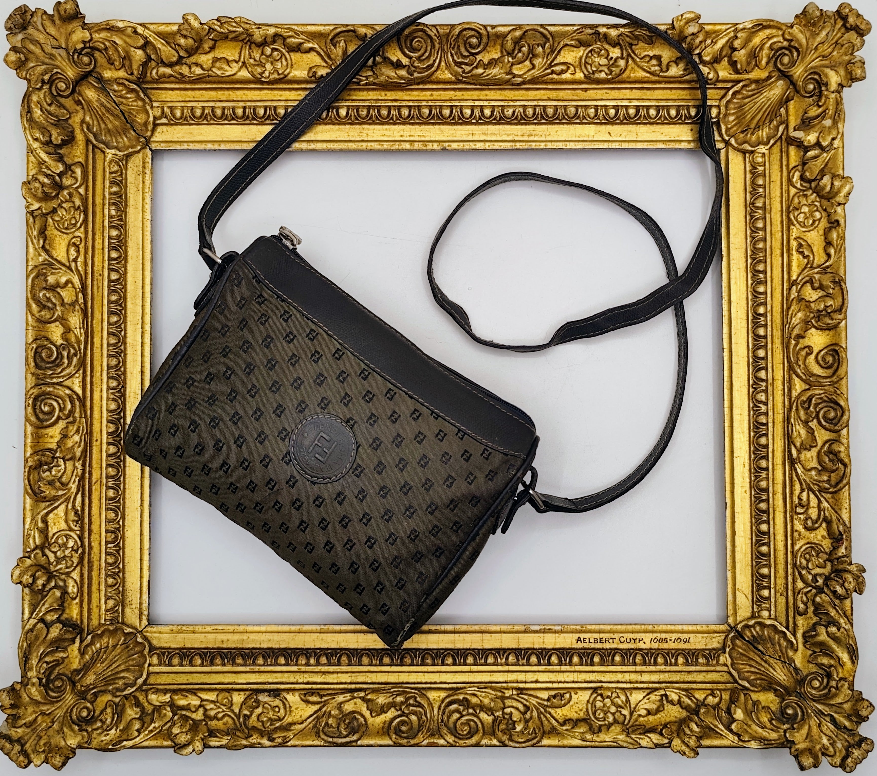 Fendi – Camera Bag Postina a Tracolla in Canvas Grigio e Pelle Blu