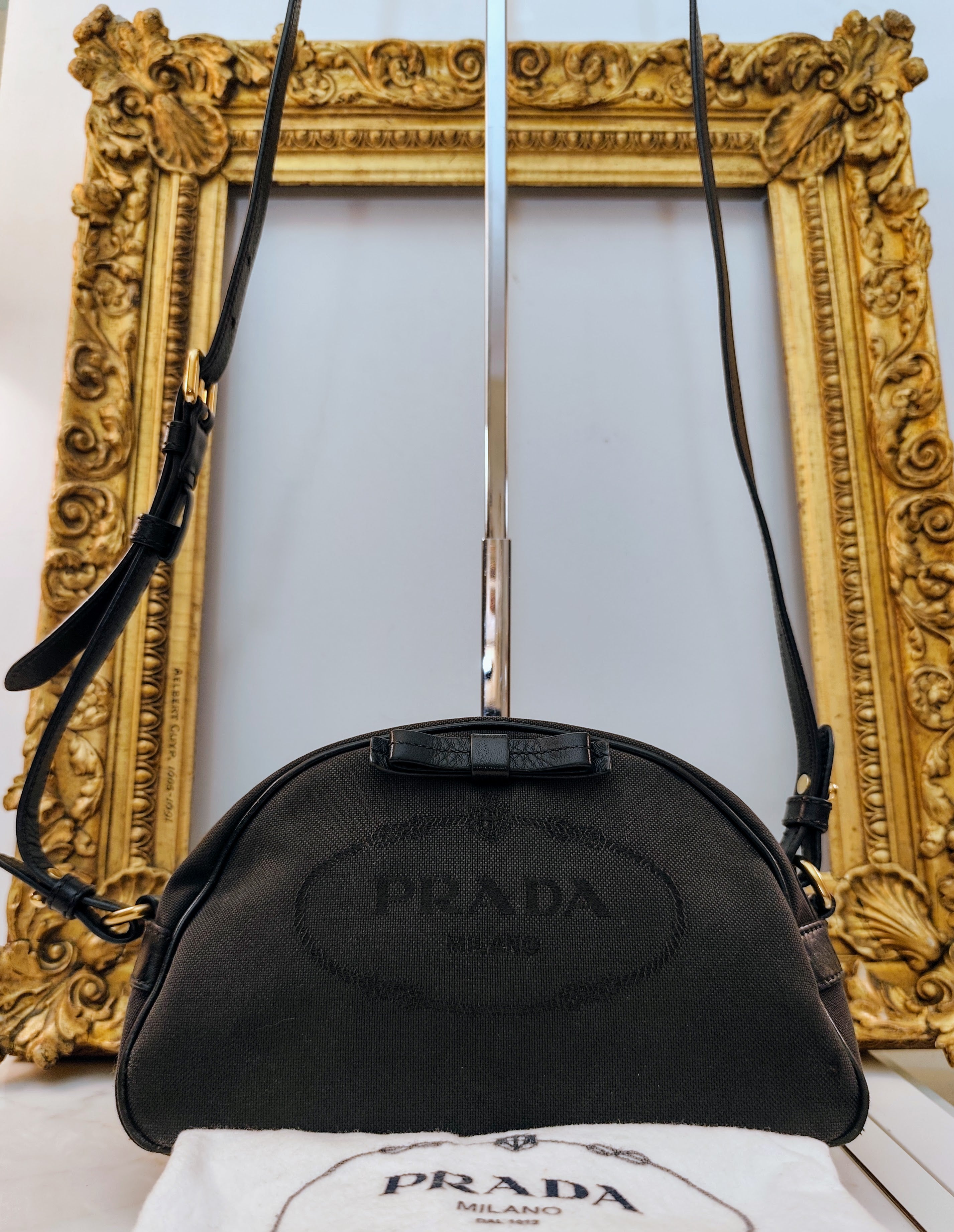 Prada - Pochette Clutch a Tracolla in Tessuto Jacquard Grigio con Inserti in Pelle Nera