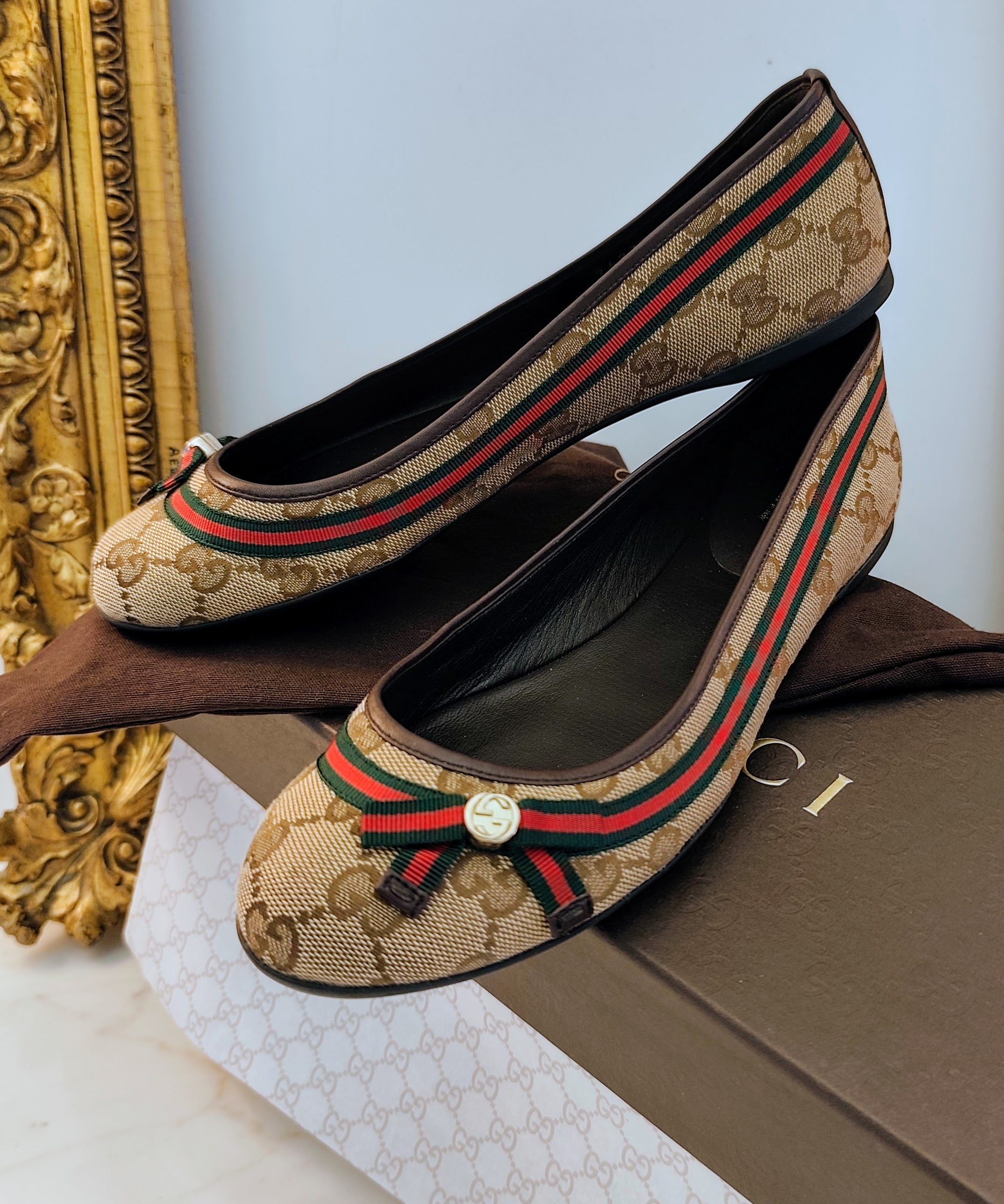 Gucci – Ballerine Tessuto “GG” e Fascia Web con Fiocco e Charm