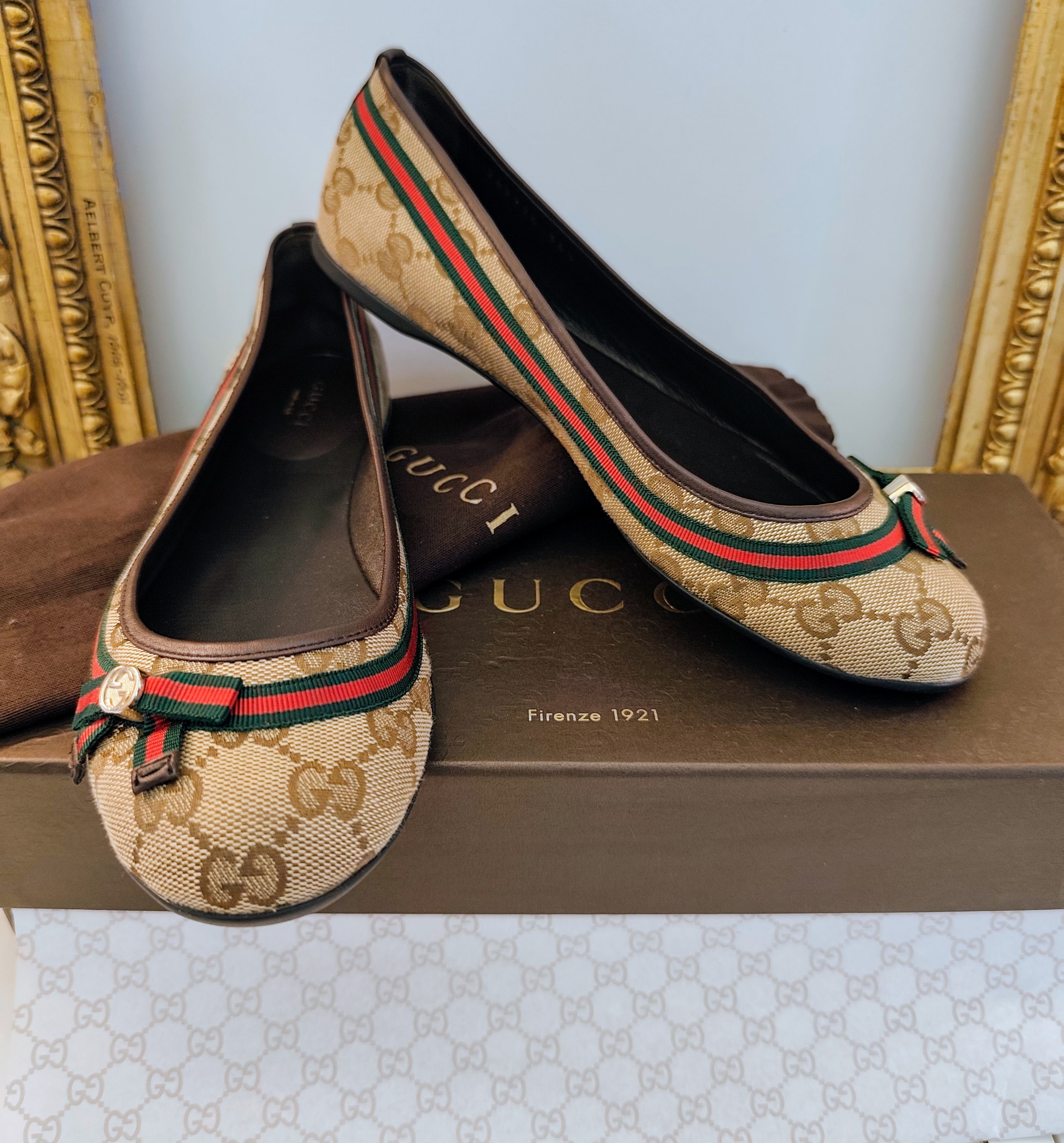 Gucci – Ballerine Tessuto “GG” e Fascia Web con Fiocco e Charm