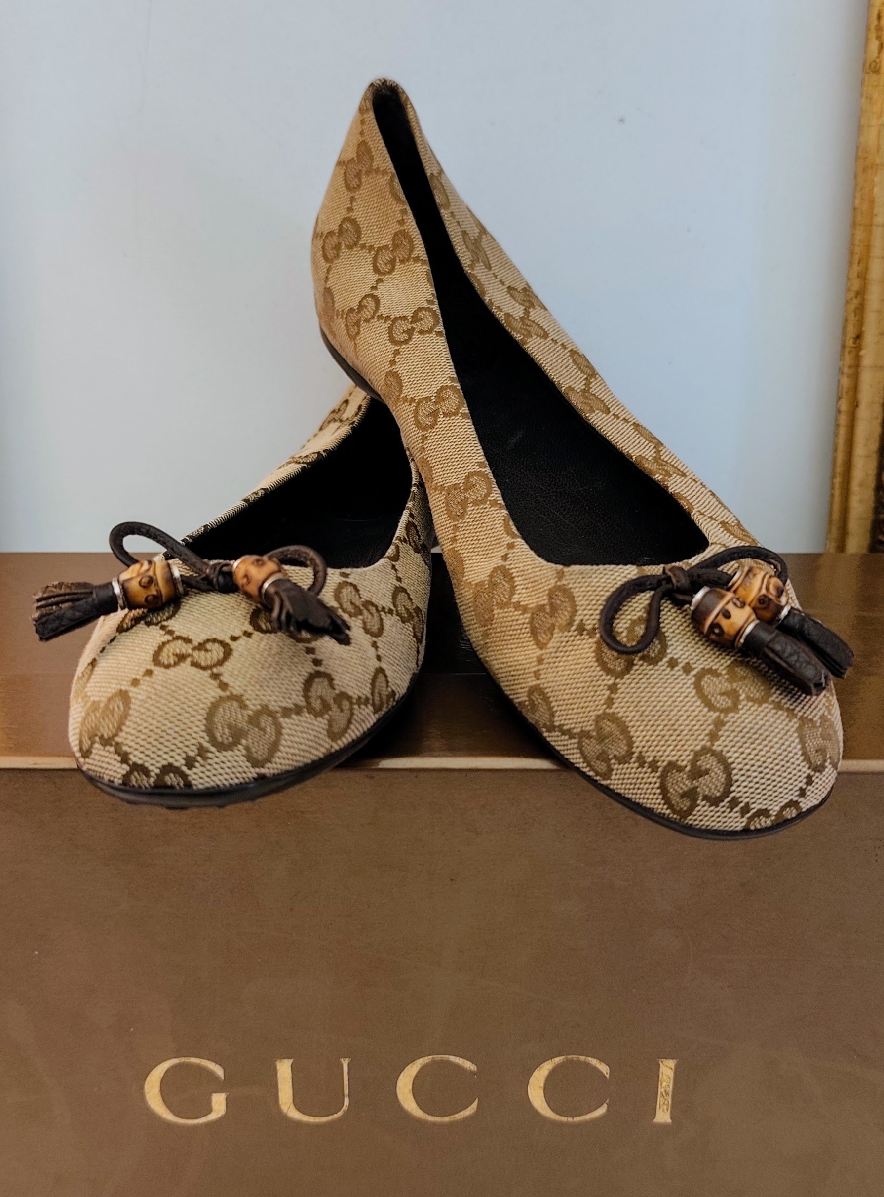 Gucci – Ballerine Tessuto “GG” Beige Fiocchi e Charm Bamboo
