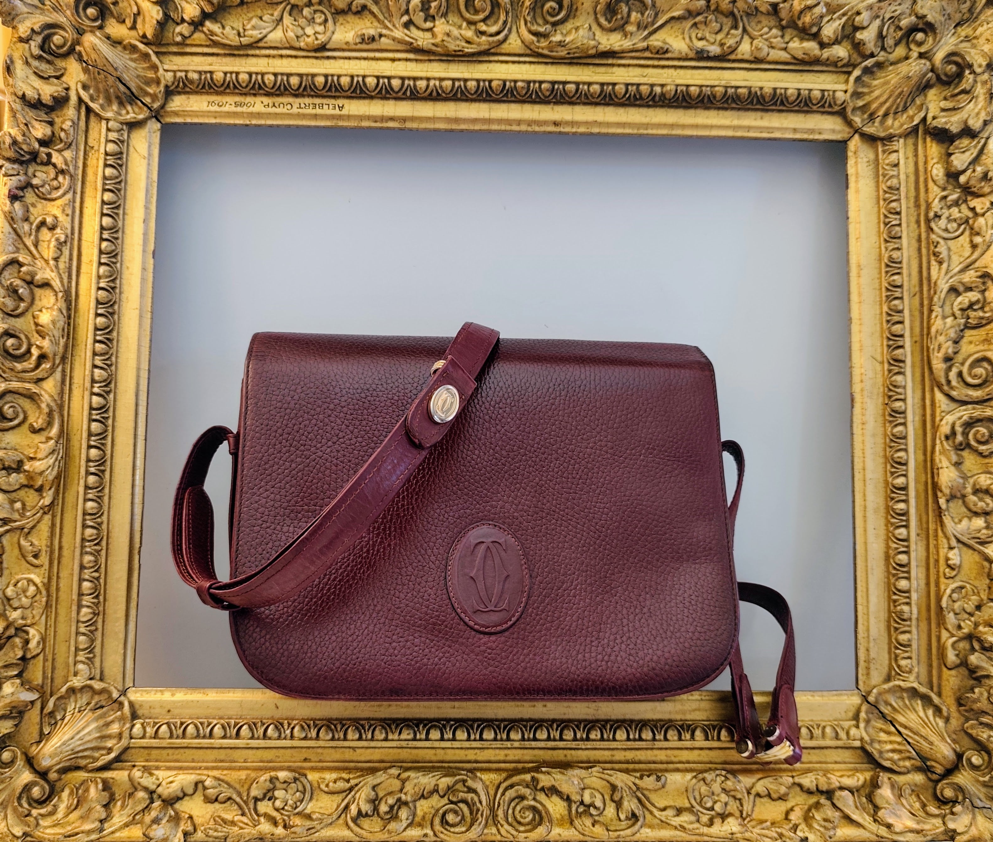 Cartier – Borsa Camera Bag Vintage a Tracolla in Pelle Bordeaux