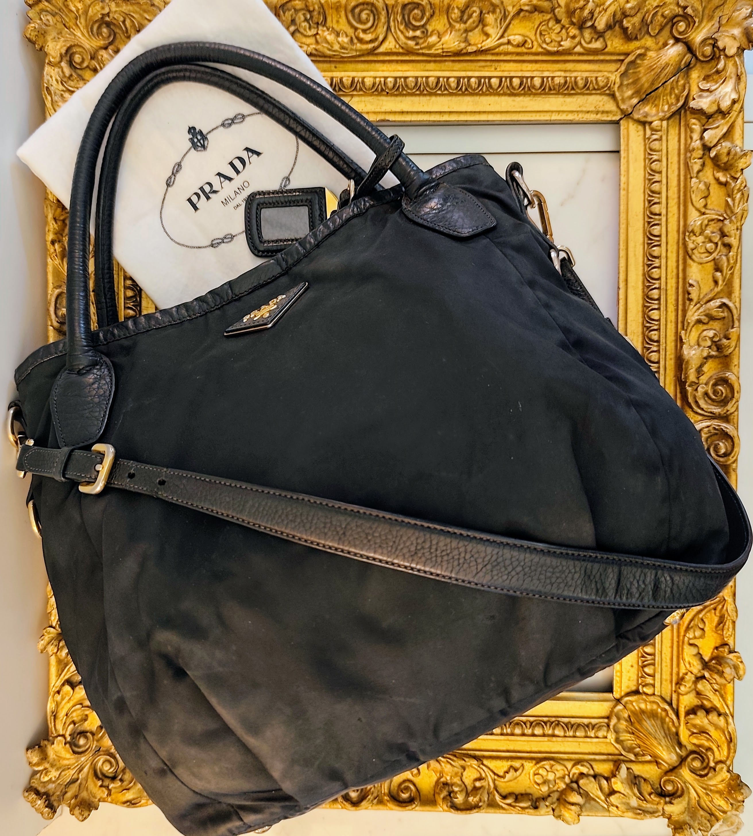 Prada – Borsa Shopper in Nylon e Pelle Nera con Logo Triangolo e Tracolla