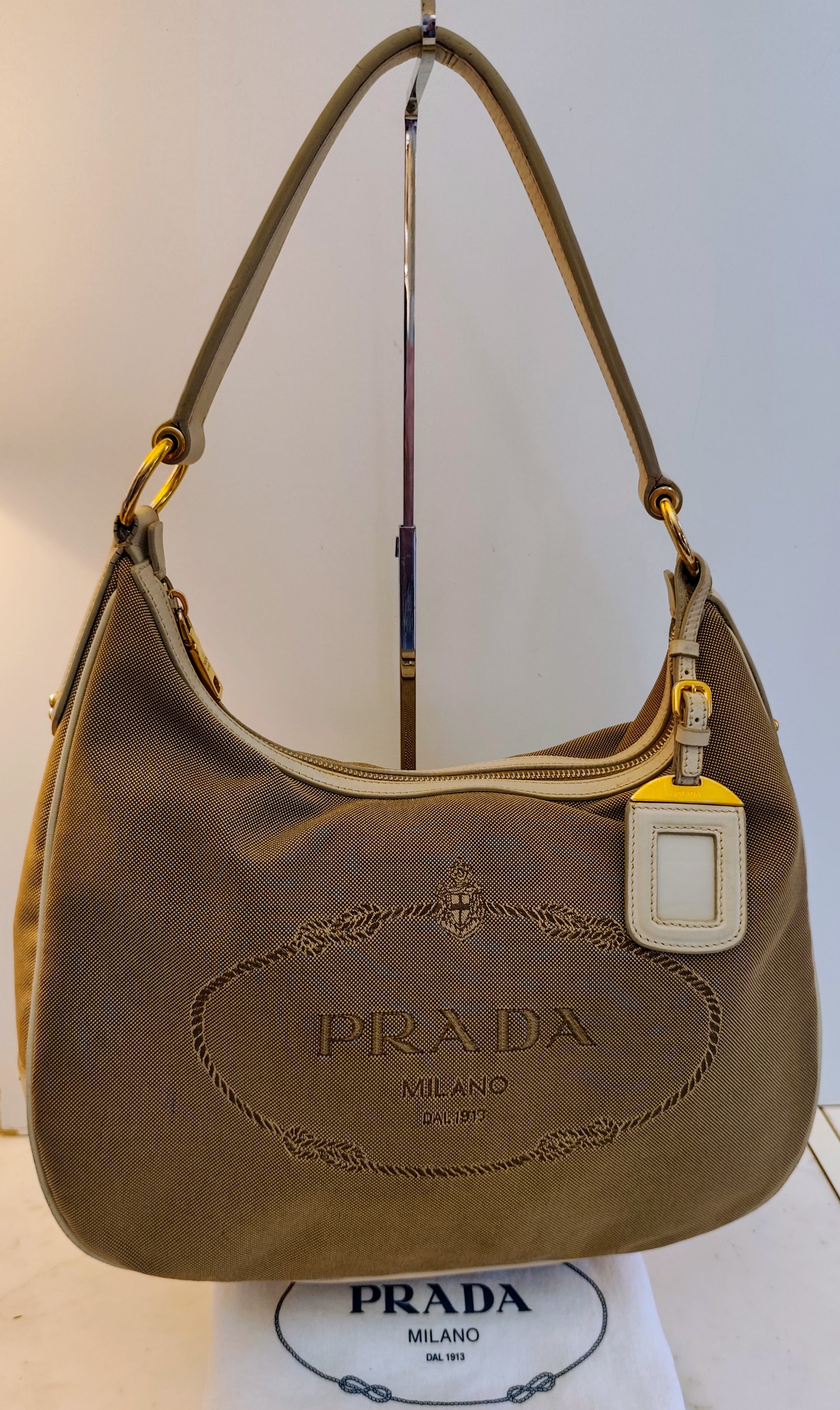 Prada – Hobo Bag Logo Jacquard in Tessuto Beige e Pelle Avorio