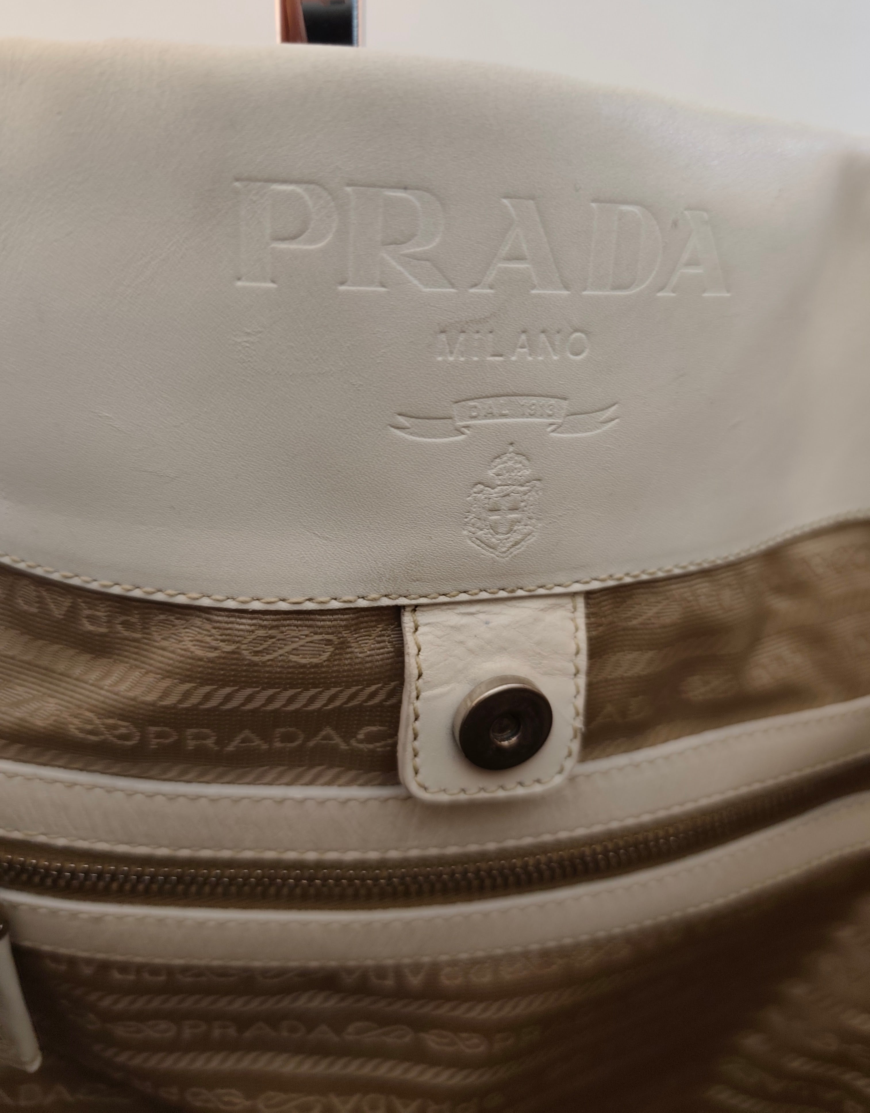 Prada – Hobo Shopper Logo Jacquard Beige e Pelle Bianca