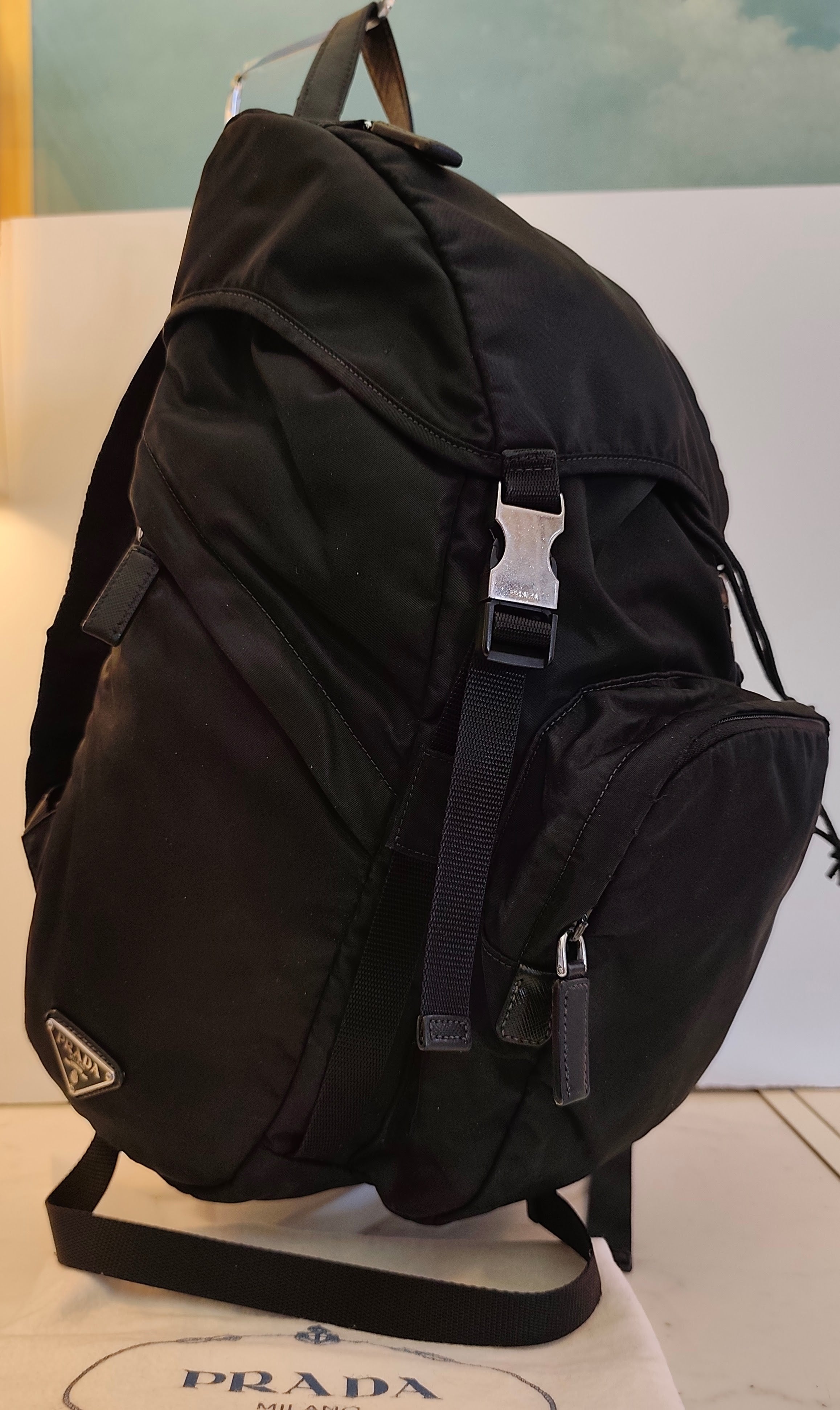 Prada – Zaino grande in Re-Nylon Nero Logo Lato