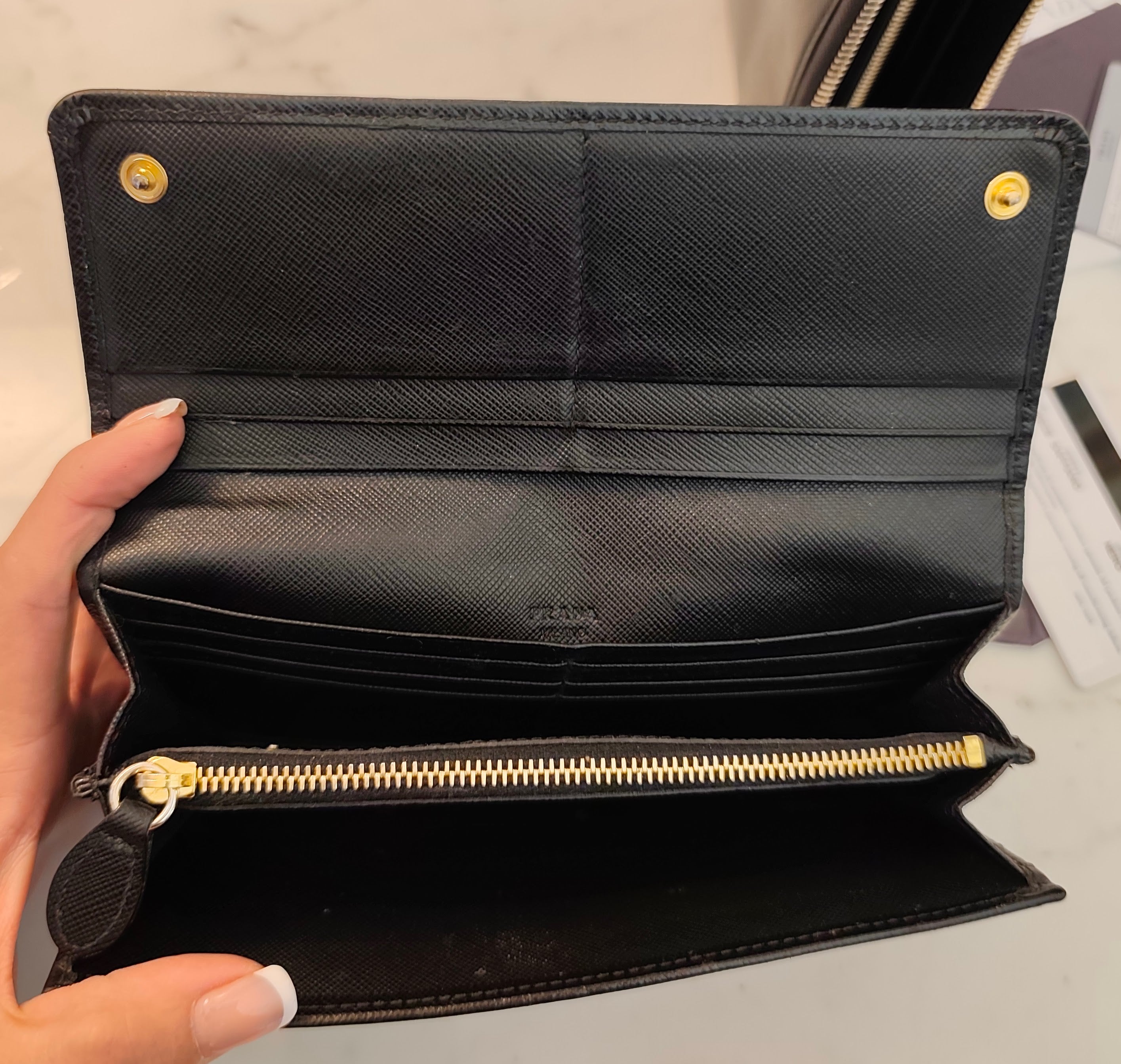 Prada - Portafoglio Grande Pelle Saffiano Nera Logo Lettering