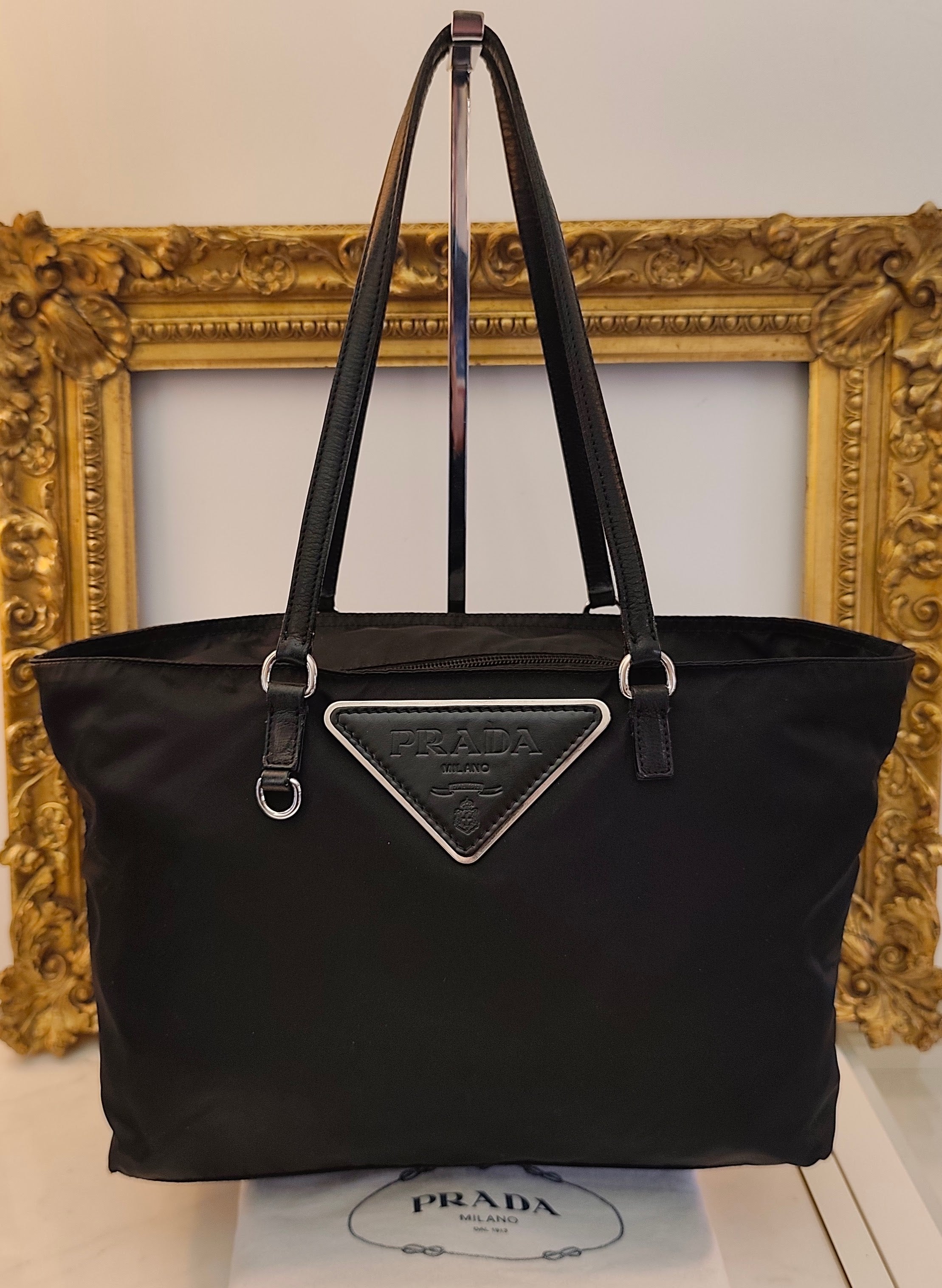 Prada - Tote Bag Re-Nylon Nero Logo Gigante in Pelle