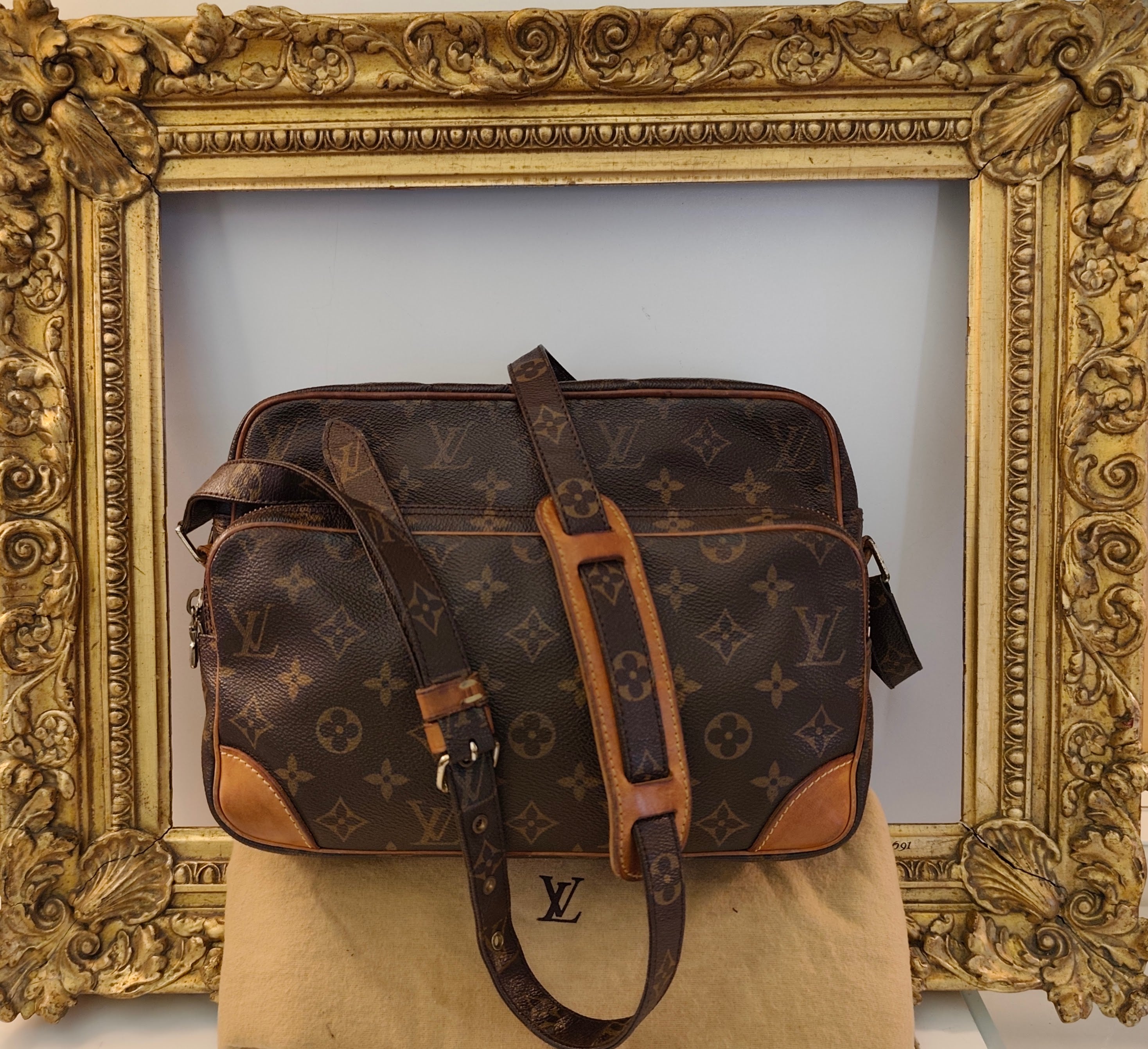 Louis Vuitton - Nile Camera Bag Monogram Vintage