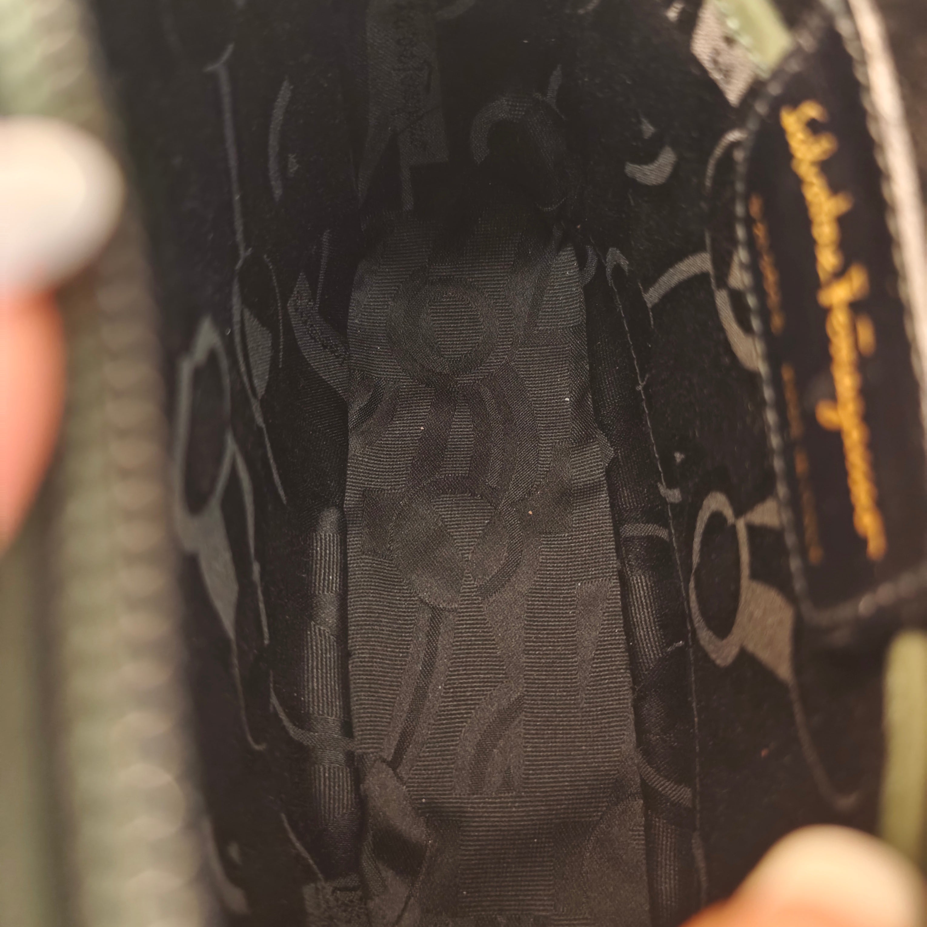 Ferragamo - Borsa a Tracolla “VARA” Camera Bag Camoscio Verde Bosco