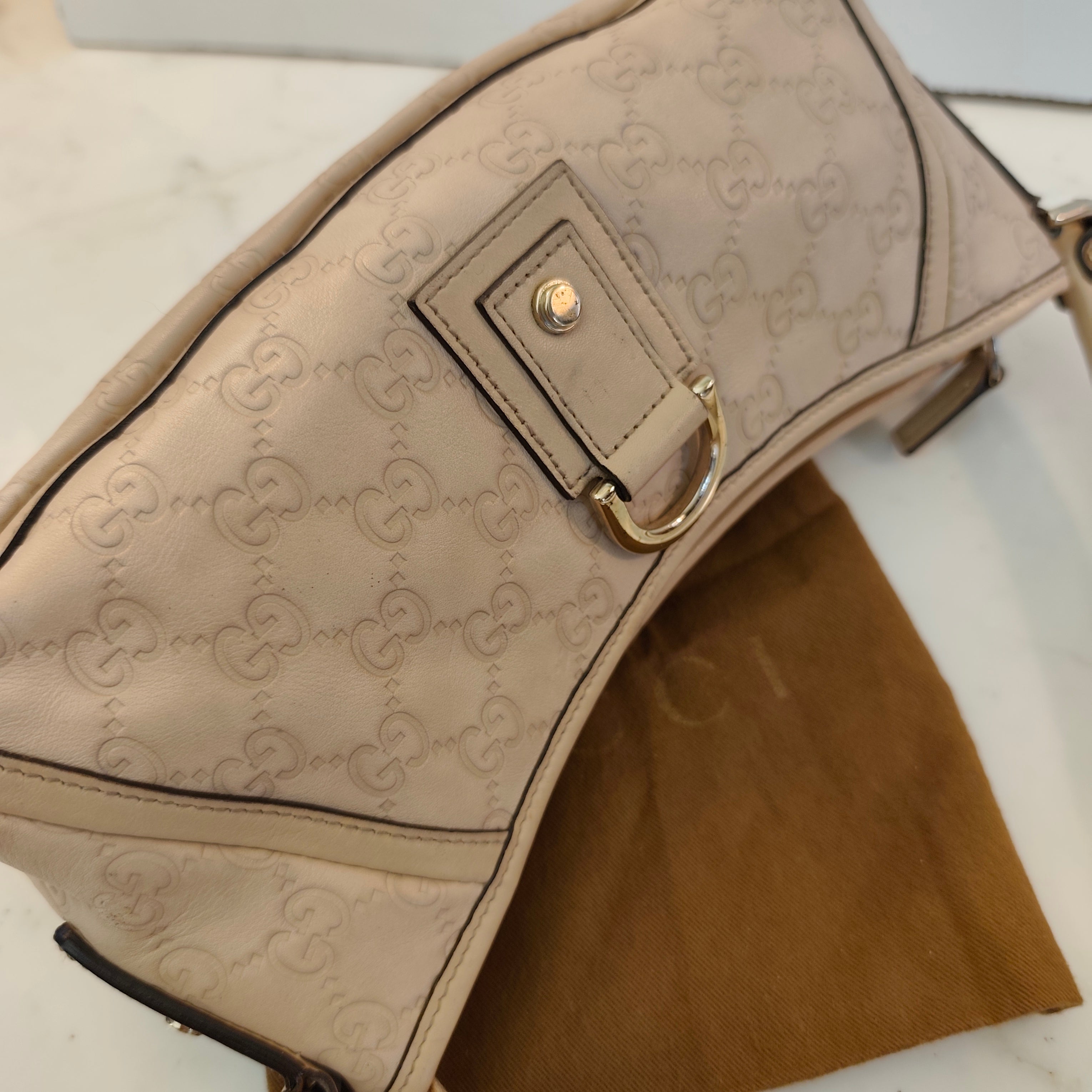 Gucci - Abbey D-Ring Borsa a Spalla in Pelle Guccissima Avorio