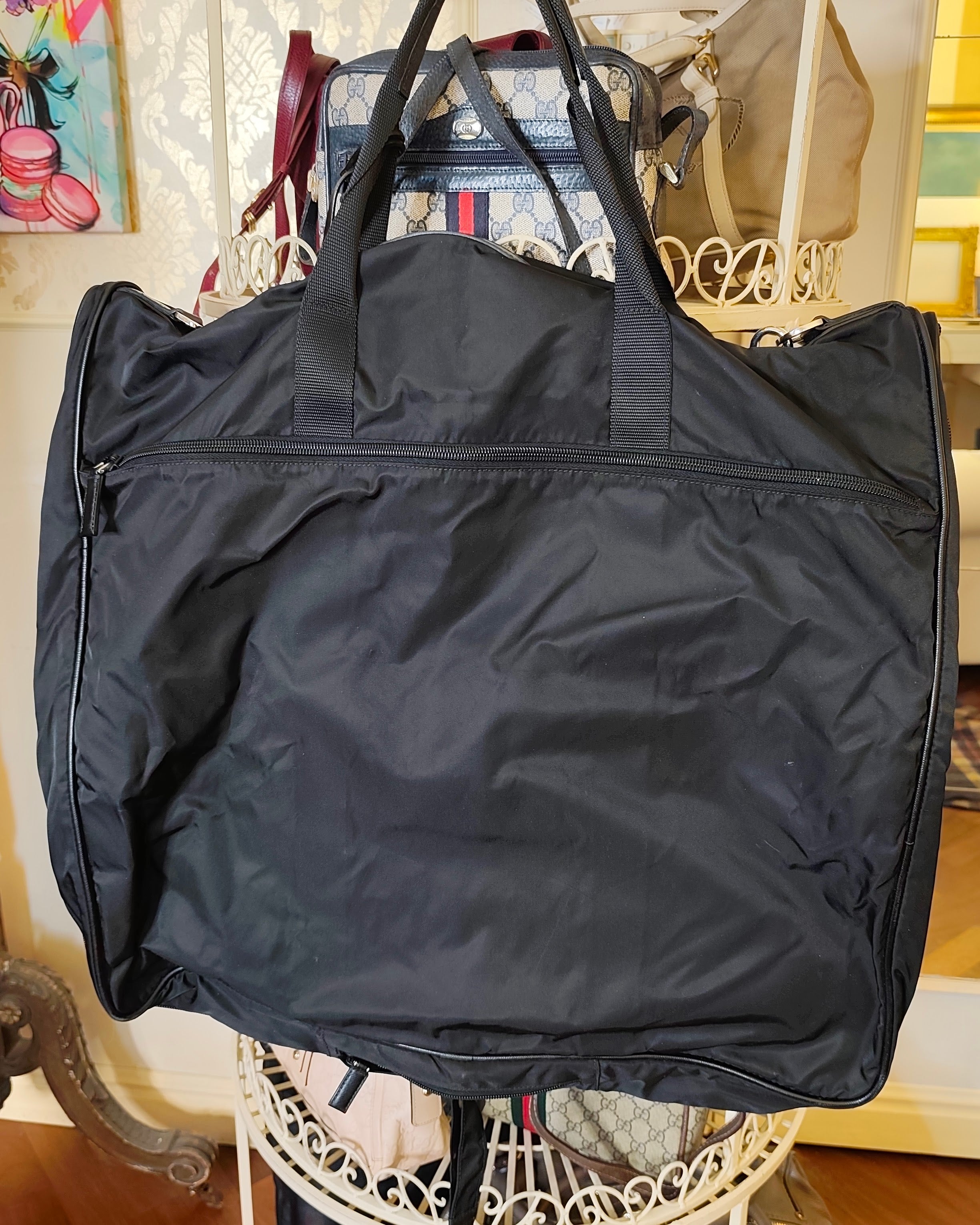 Prada - Borsone Porta Abiti da Viaggio in Re-Nylon e Pelle Saffiano Nera