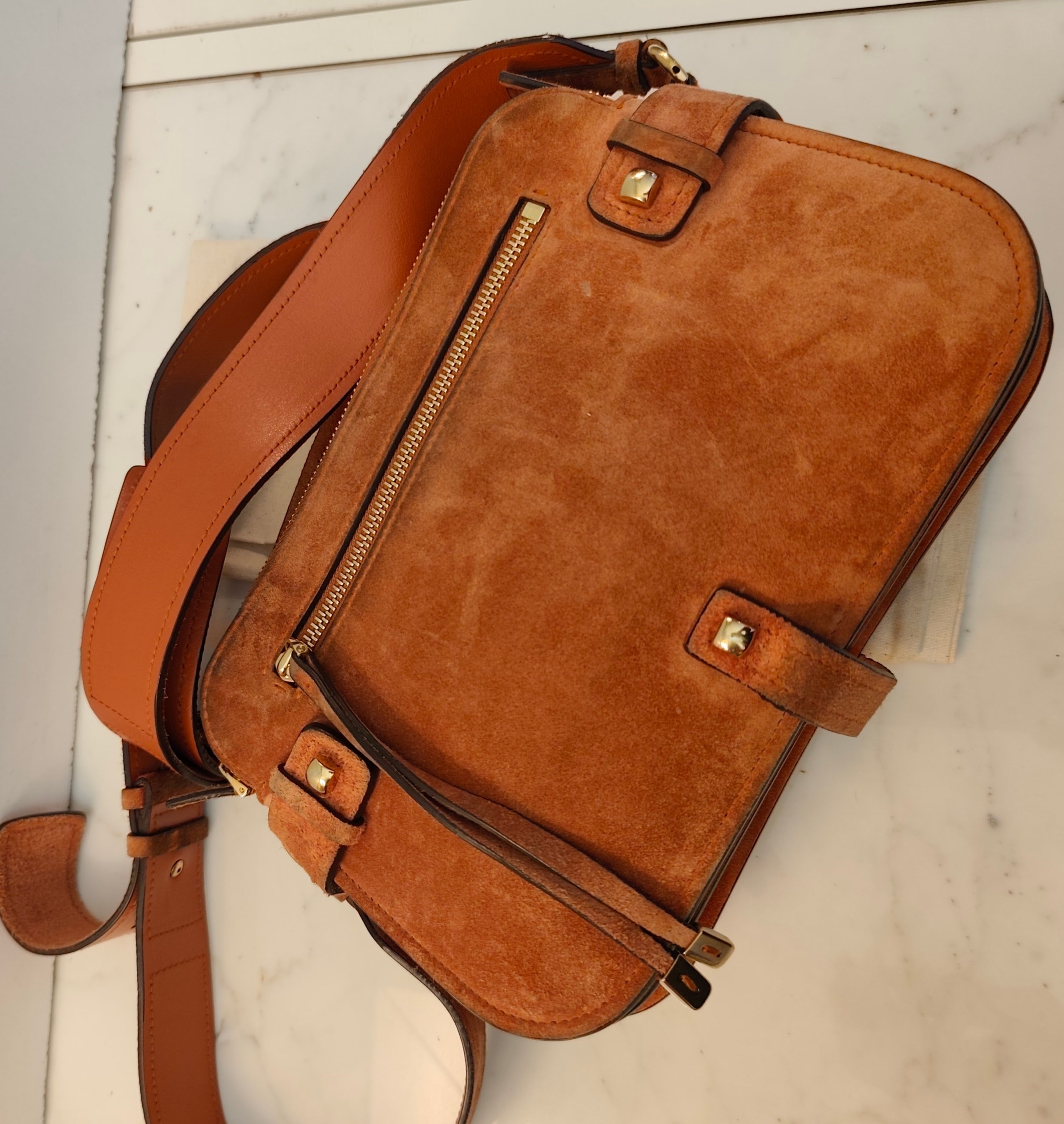 Salvatore Ferragamo – Borsa a Tracolla “Fiore” in Camoscio Albicocca