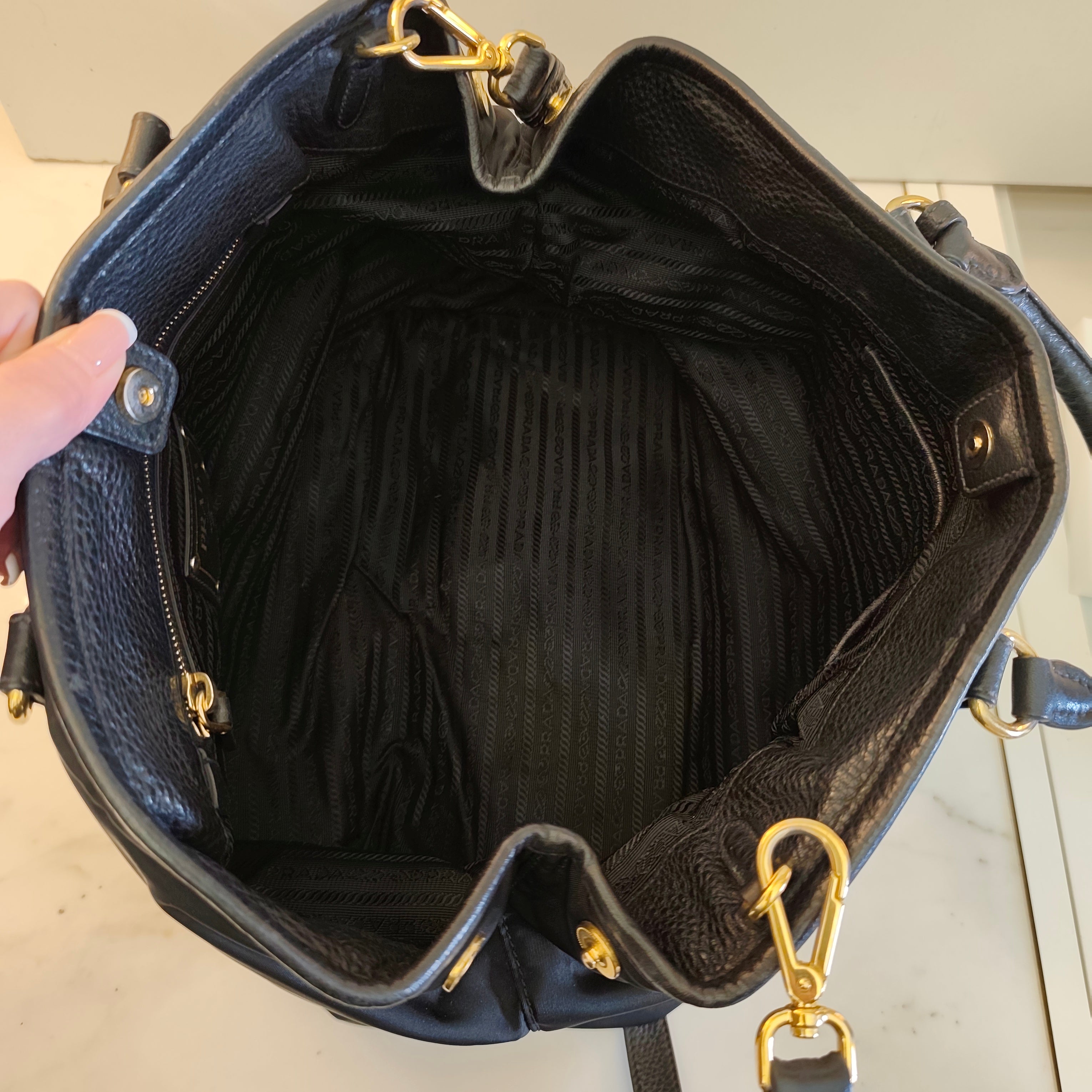 Prada - Shopper Tote Bag in Nylon e Pelle Nera