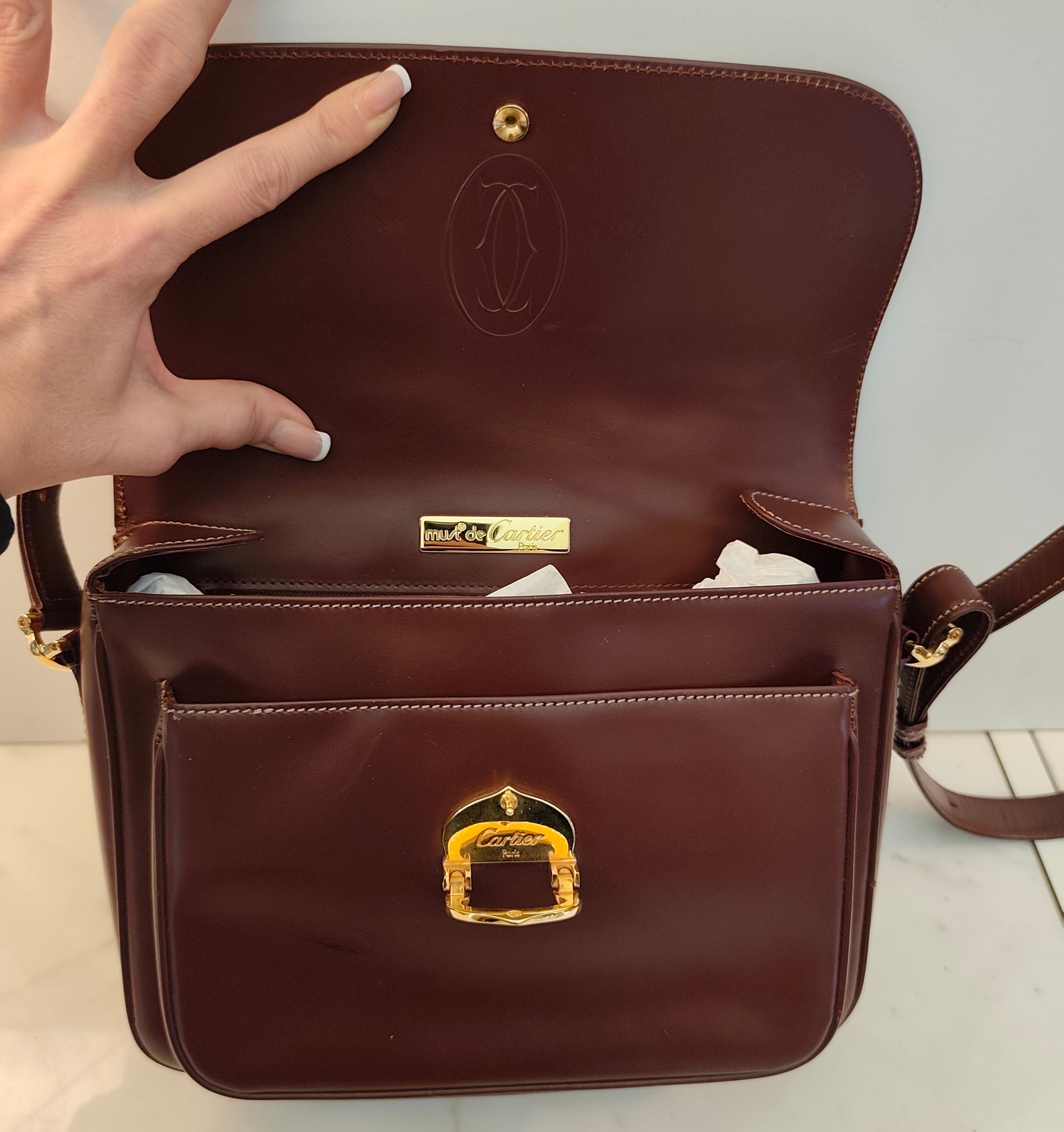 Cartier – Camera Bag Elegante Vintage in Pelle Bordeaux