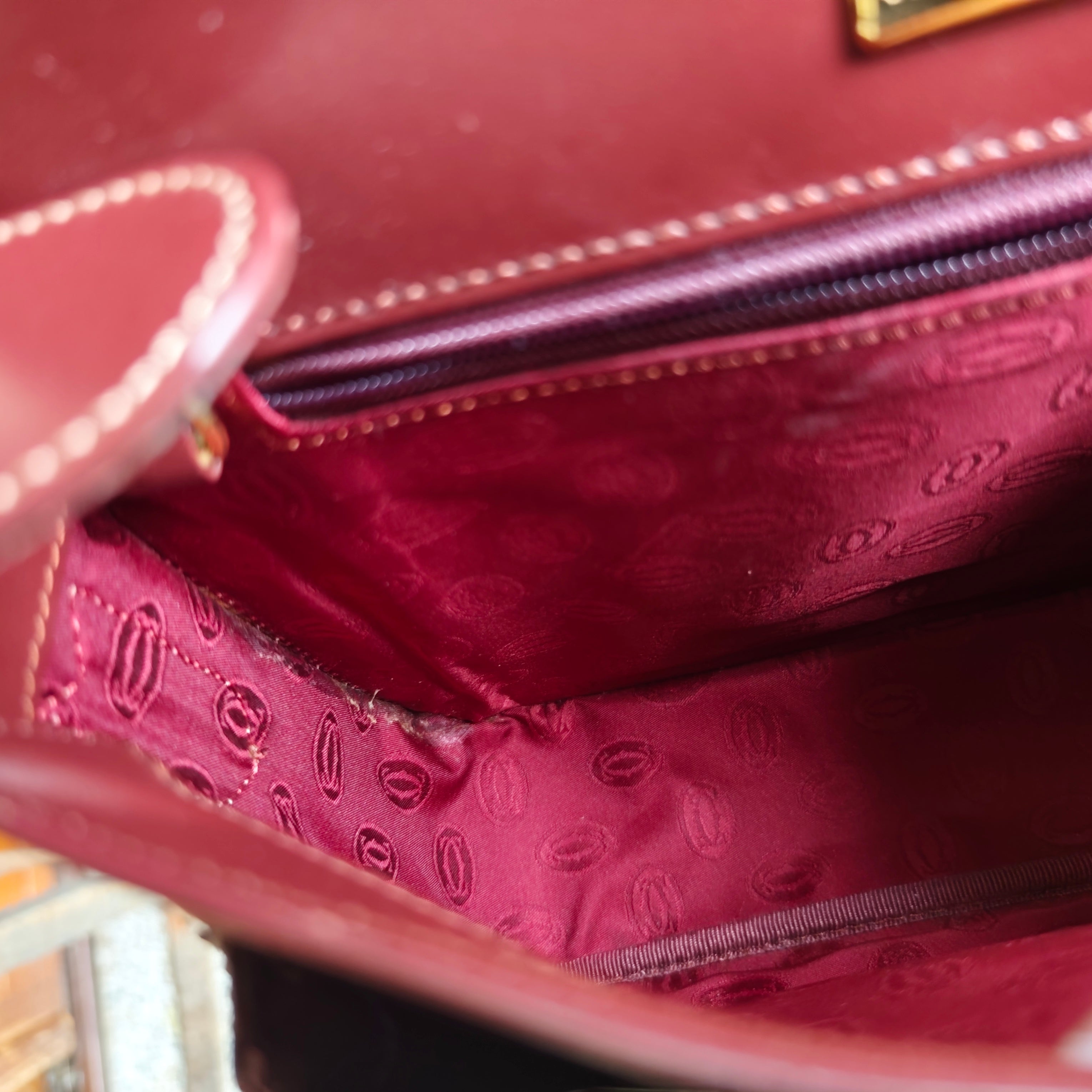 Cartier – Camera Bag Elegante Vintage in Pelle Bordeaux
