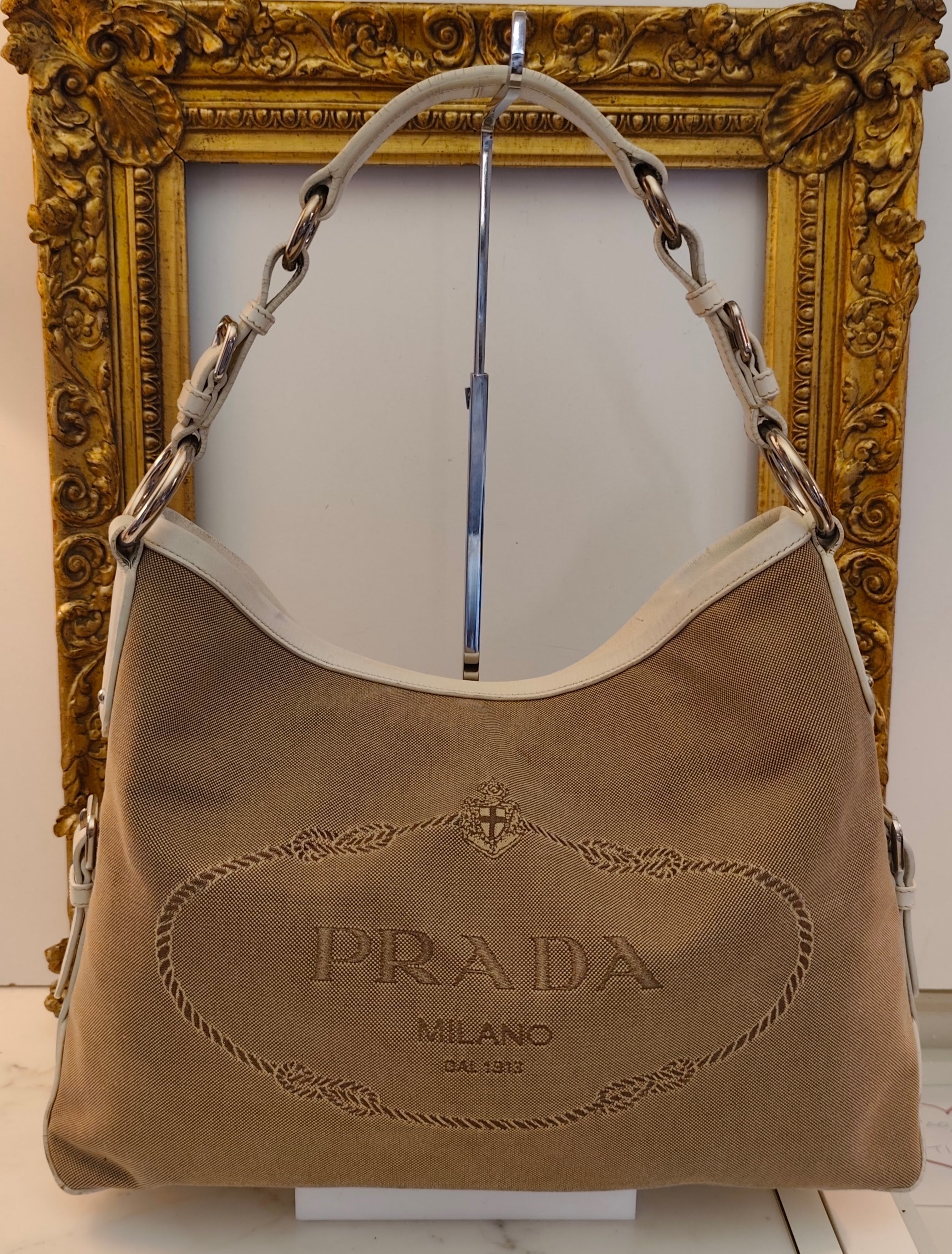Prada – Hobo Shopper Logo Jacquard Beige e Pelle Bianca