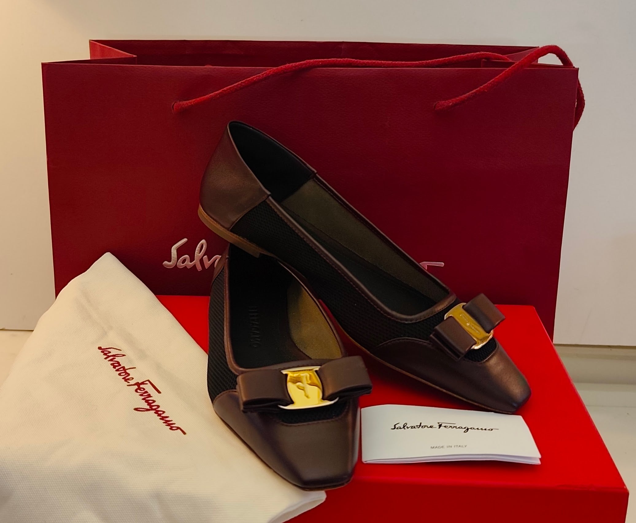 Salvatore Ferragamo Scarpe Ballerine Vara Pelle e Rete – Nuove Full Set