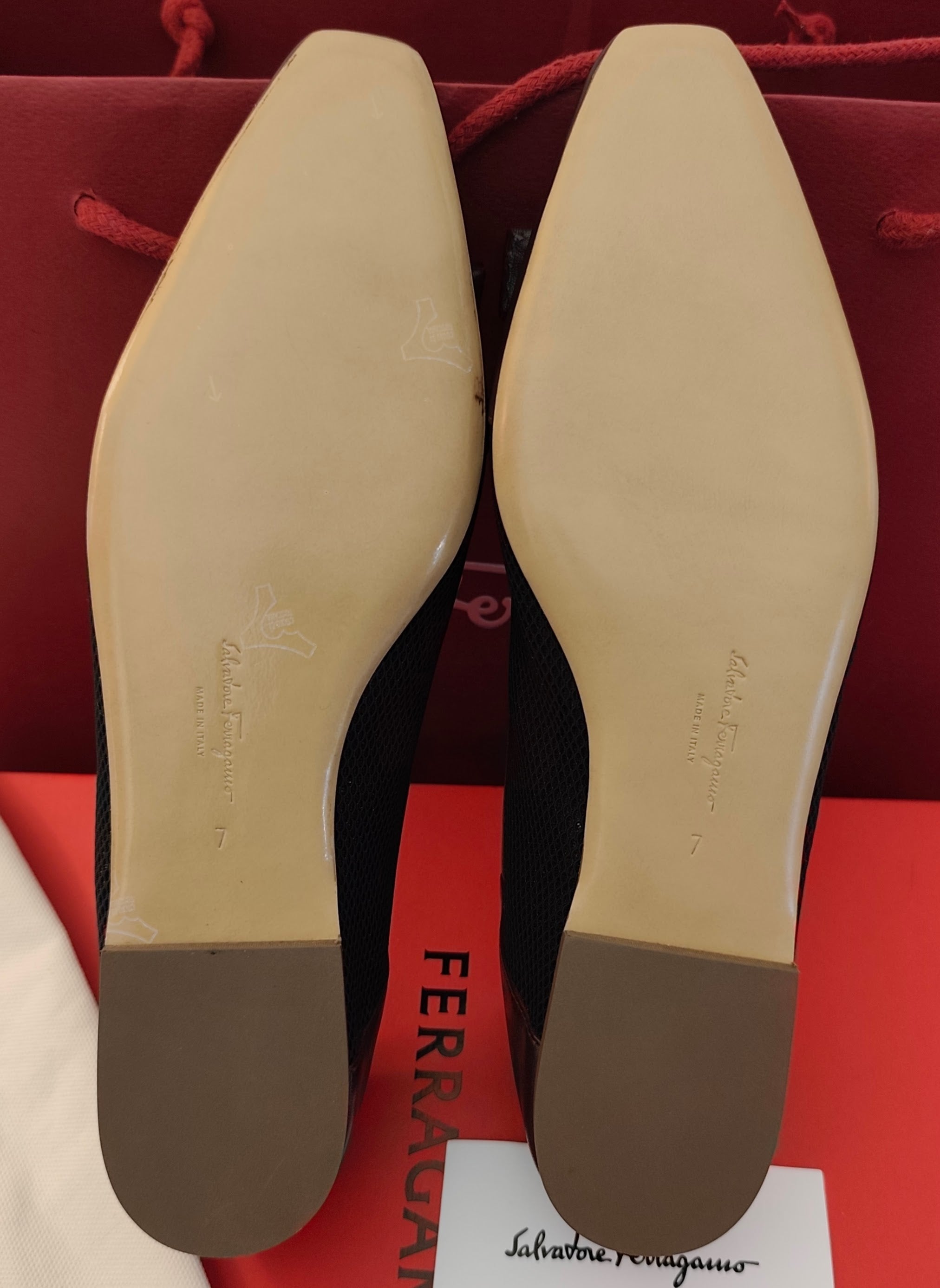 Salvatore Ferragamo Scarpe Ballerine Vara Pelle e Rete – Nuove Full Set