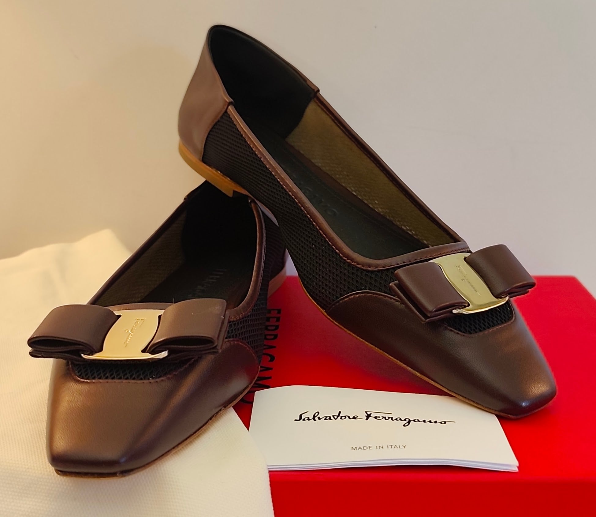 Salvatore Ferragamo Scarpe Ballerine Vara Pelle e Rete – Nuove Full Set