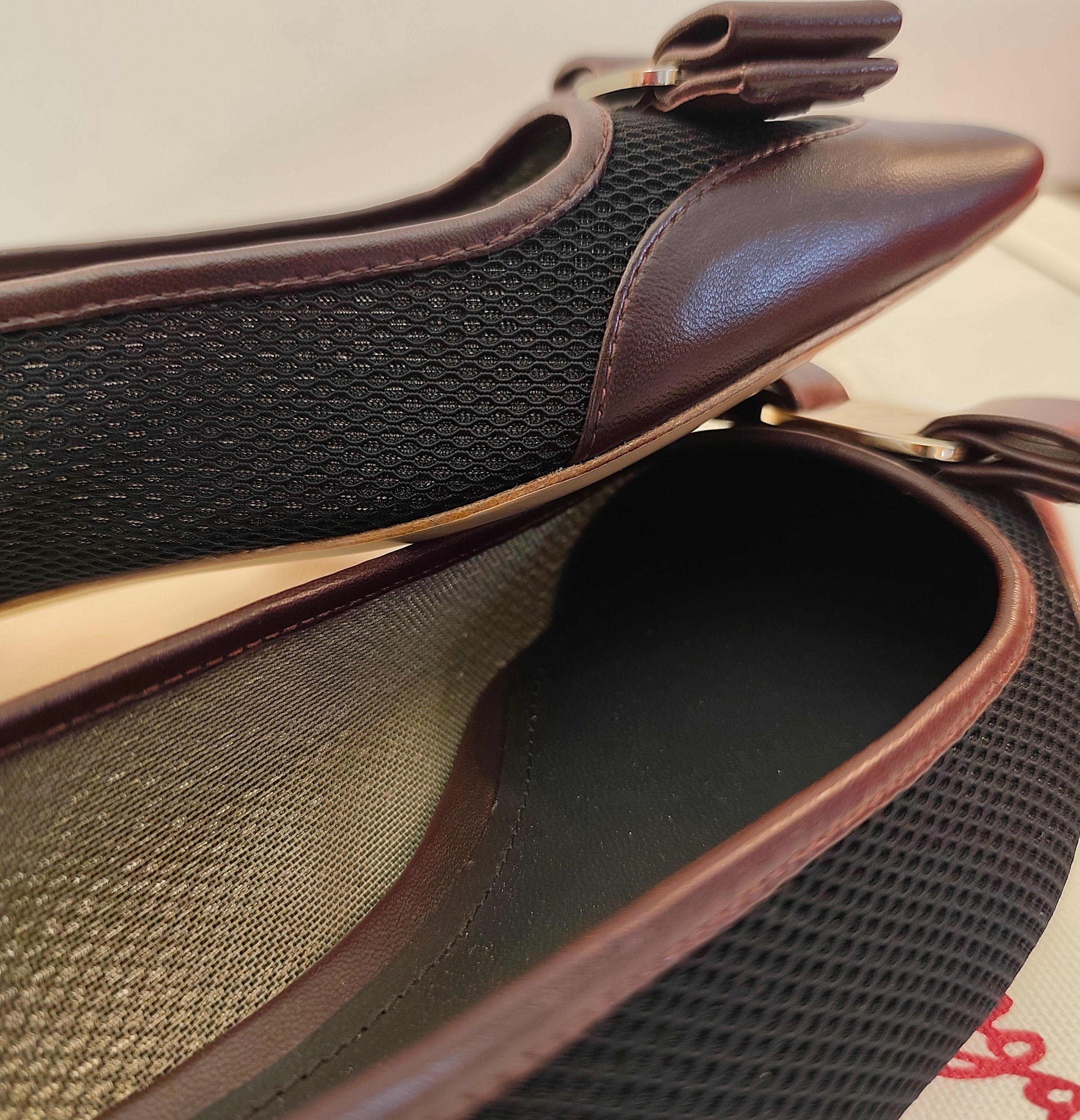 Salvatore Ferragamo Scarpe Ballerine Vara Pelle e Rete – Nuove Full Set