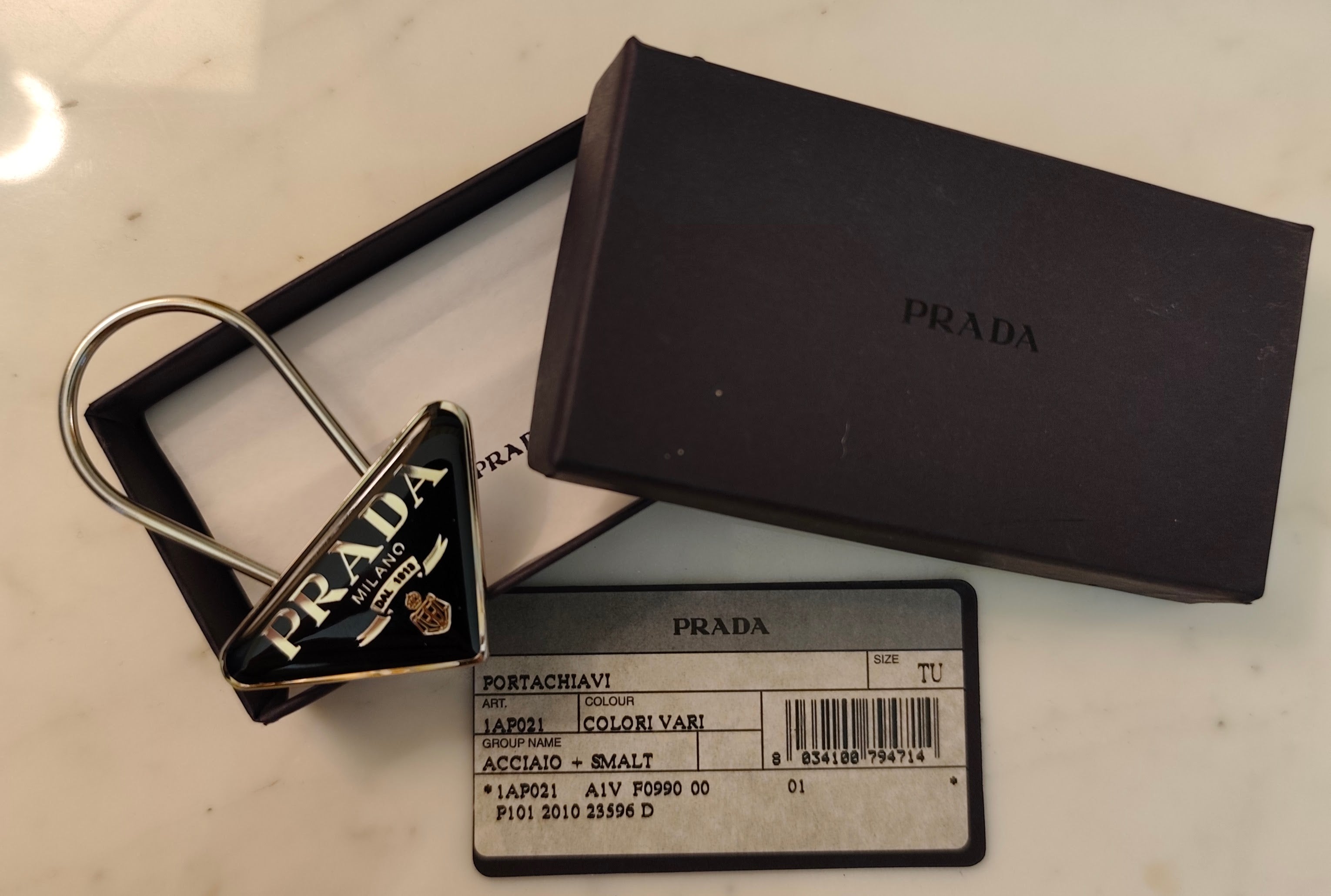 Prada - Portachiavi Unisex - in Metallo con Triangolo Smaltato Nero