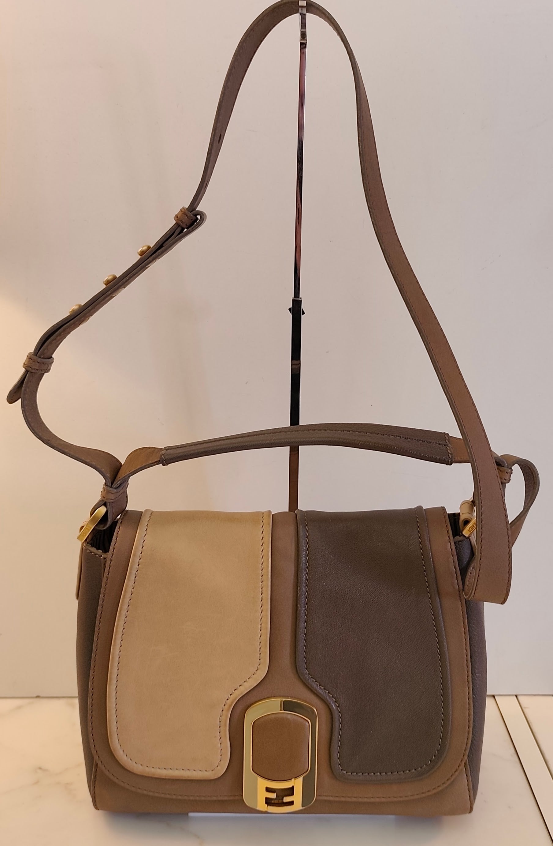 Fendi - Anna Borsa a Spalla con Tracolla in Pelle Tricolore Beige