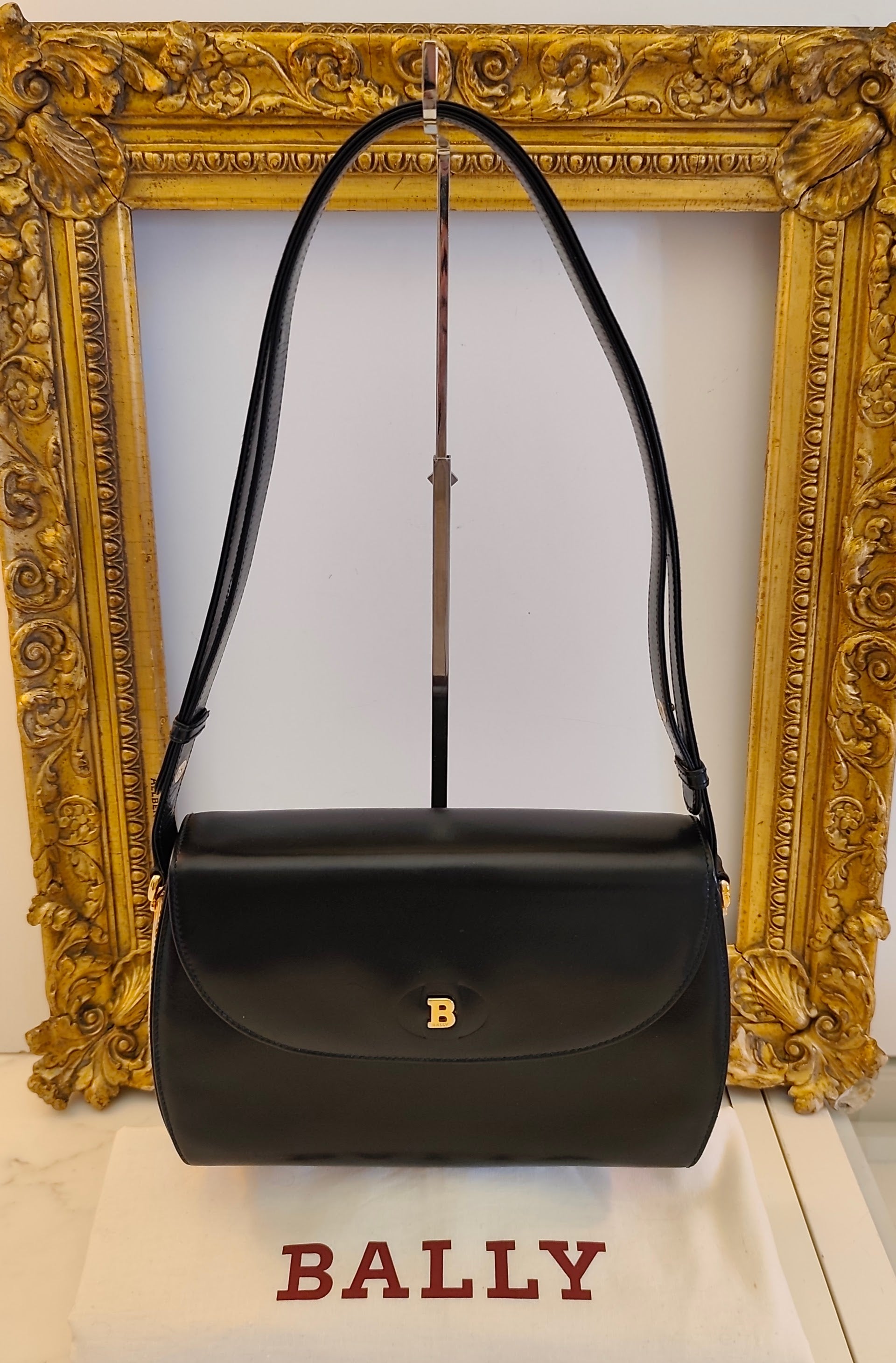 Bally – Camera Bag Vintage in Pelle Nera con Hardware Dorato