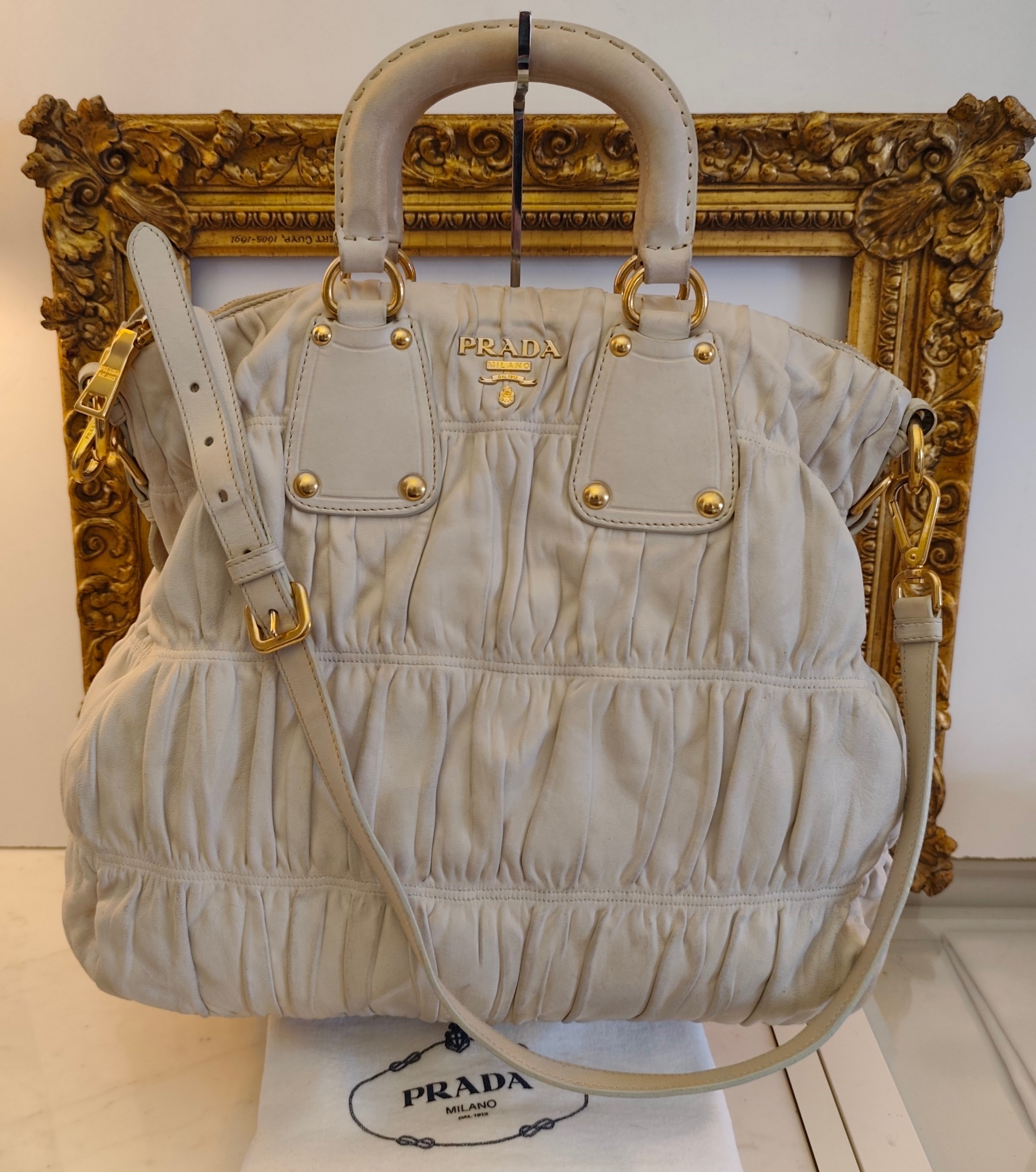 Prada - Shopper Goffrata con Tracolla in Pelle Avorio/Burro