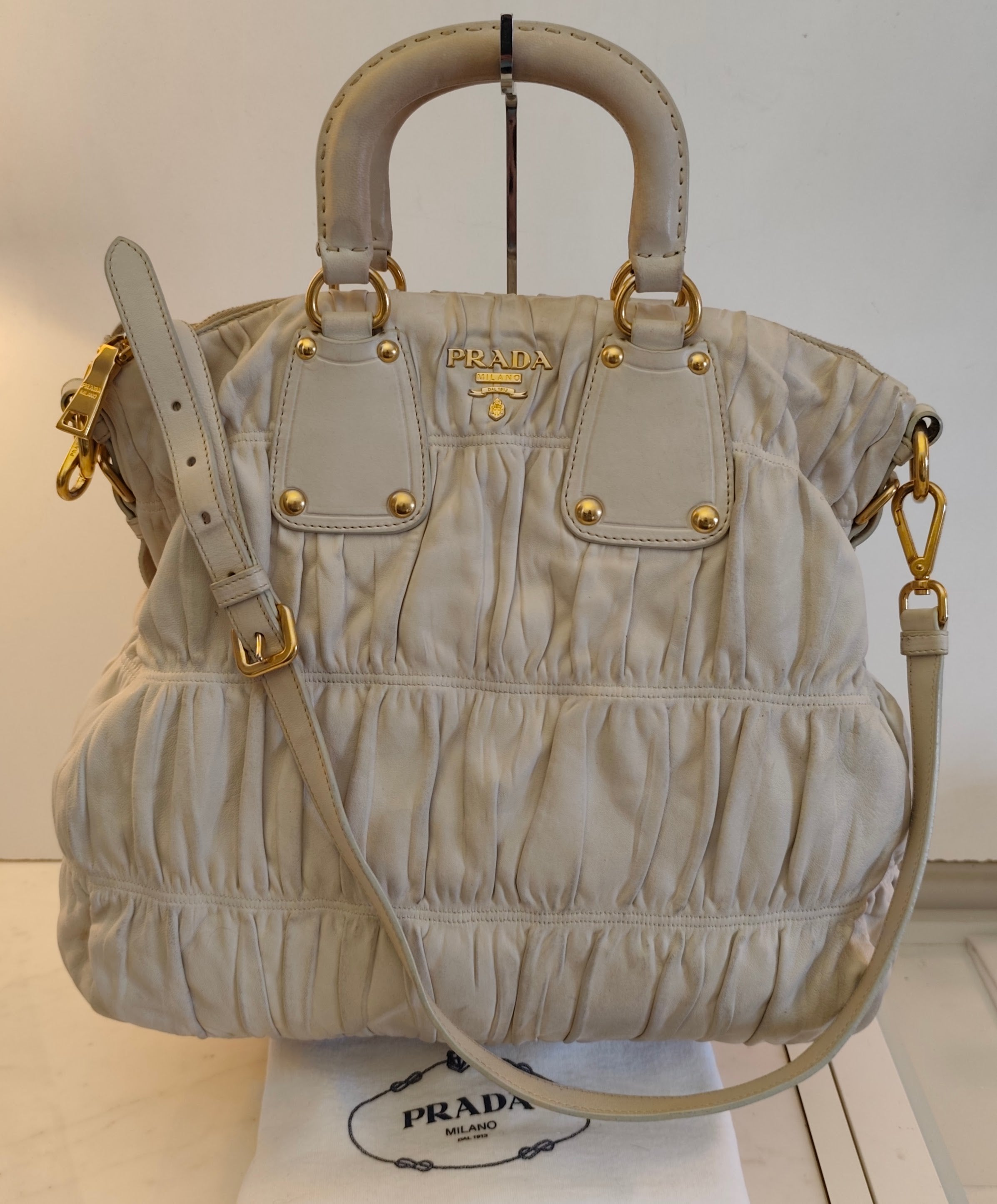 Prada - Shopper Goffrata con Tracolla in Pelle Avorio/Burro