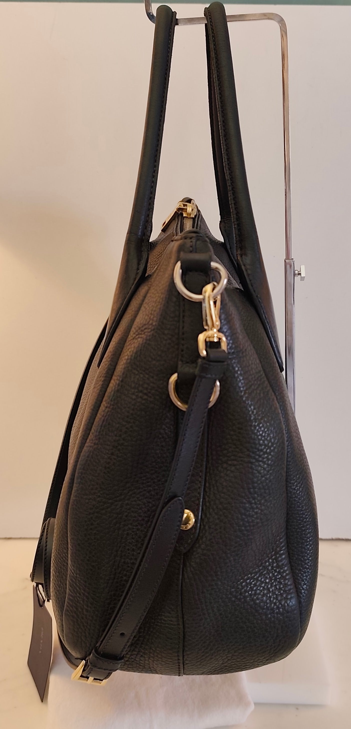 Prada - Tote Shopper in Pelle Nera con Manici Rigidi e Fondo Arrotondato