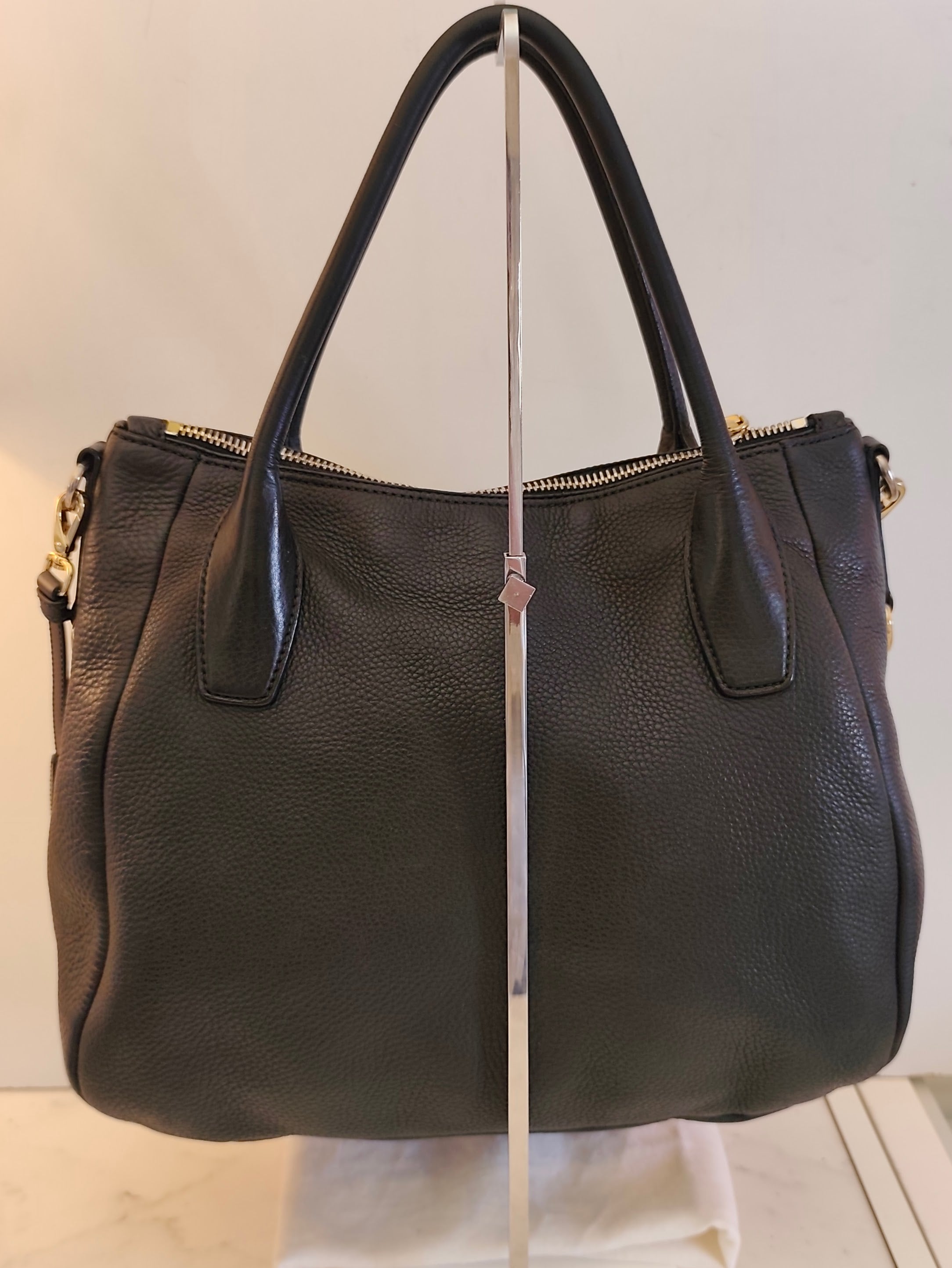 Prada - Tote Shopper in Pelle Nera con Manici Rigidi e Fondo Arrotondato