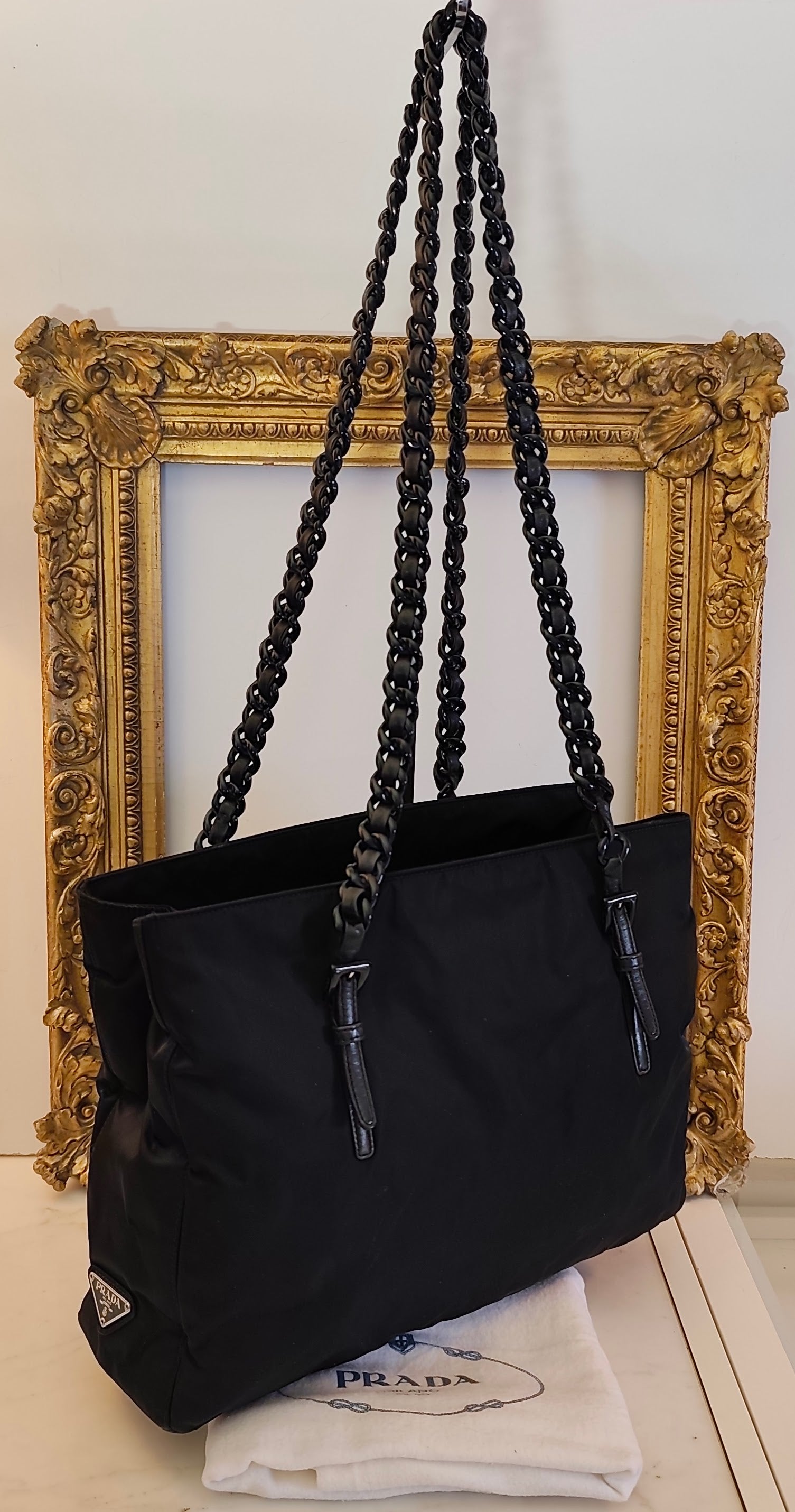 Prada - Tote a Spalla in Nylon Nero con Catene in Resina Vintage