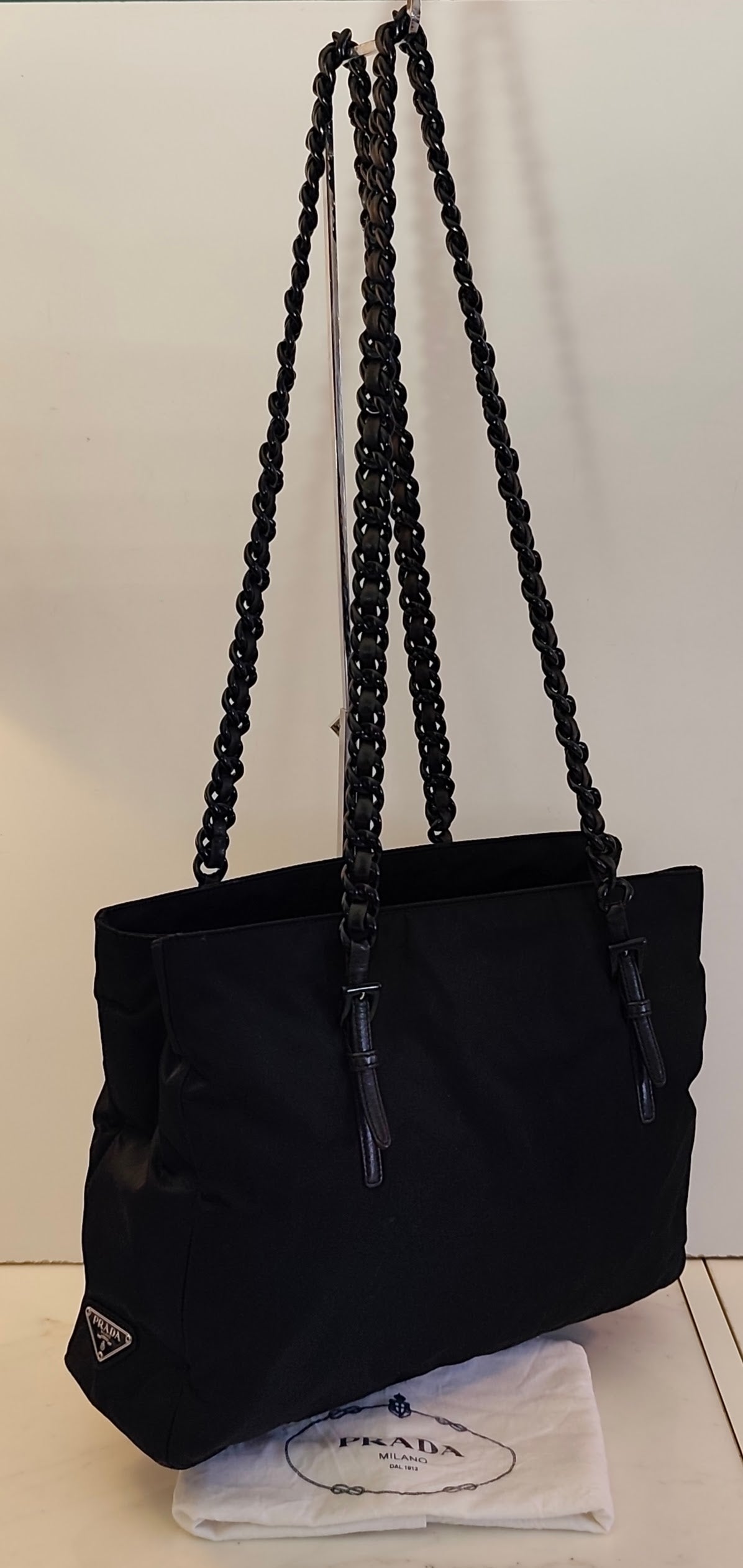 Prada - Tote a Spalla in Nylon Nero con Catene in Resina Vintage