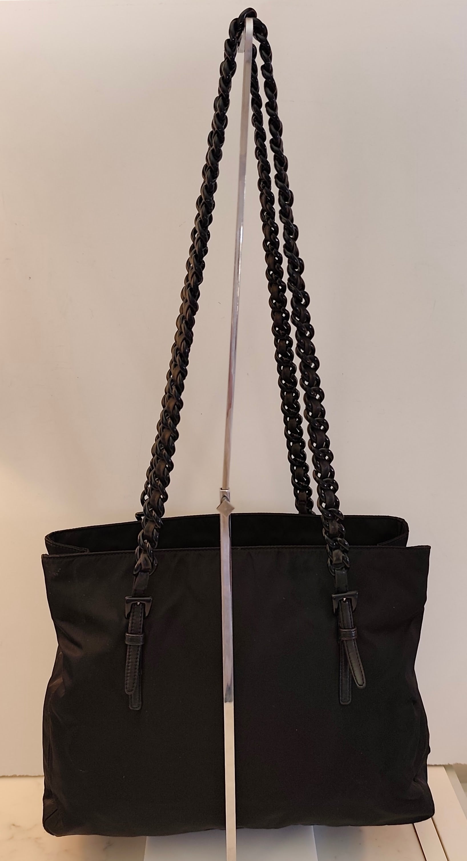 Prada - Tote a Spalla in Nylon Nero con Catene in Resina Vintage