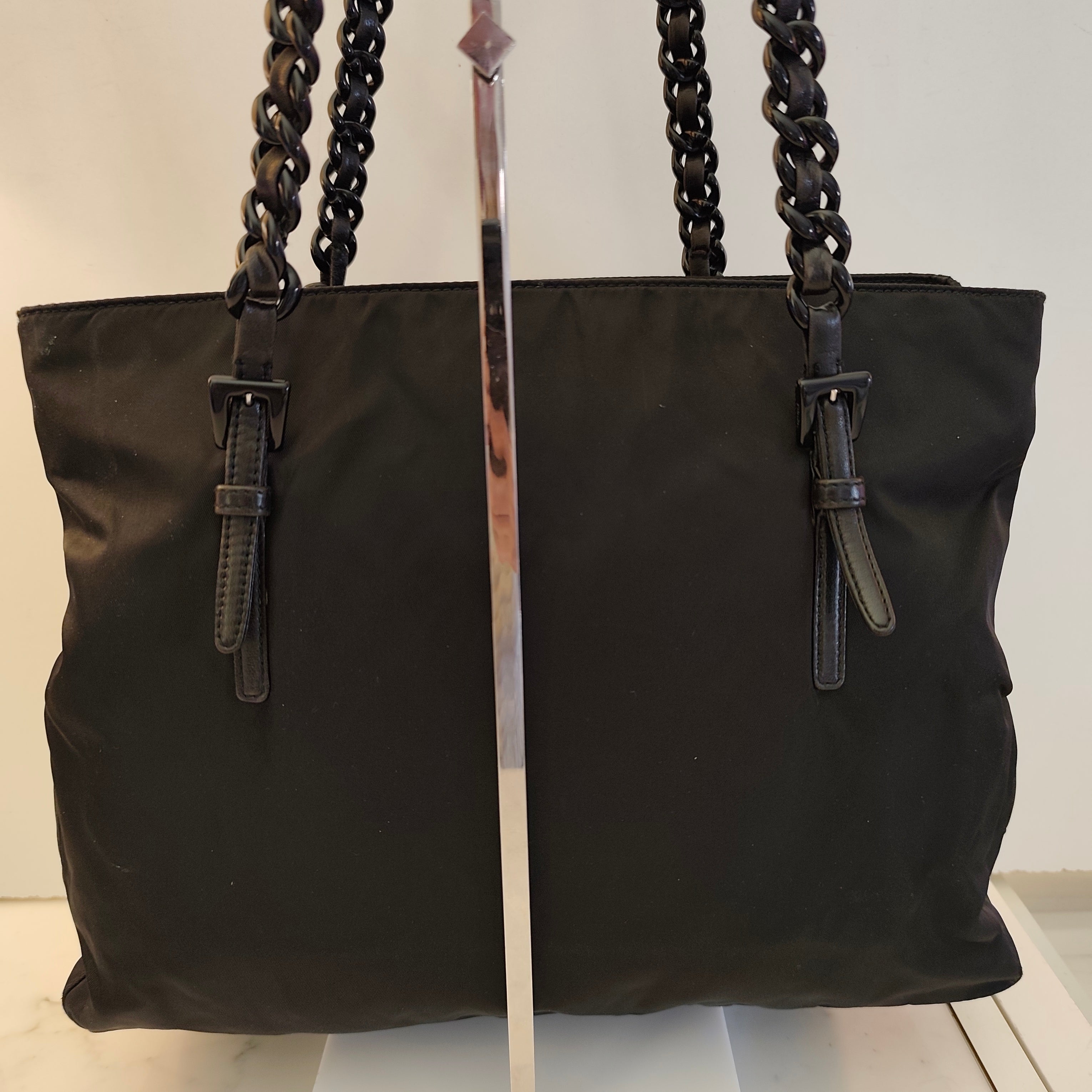 Prada - Tote a Spalla in Nylon Nero con Catene in Resina Vintage
