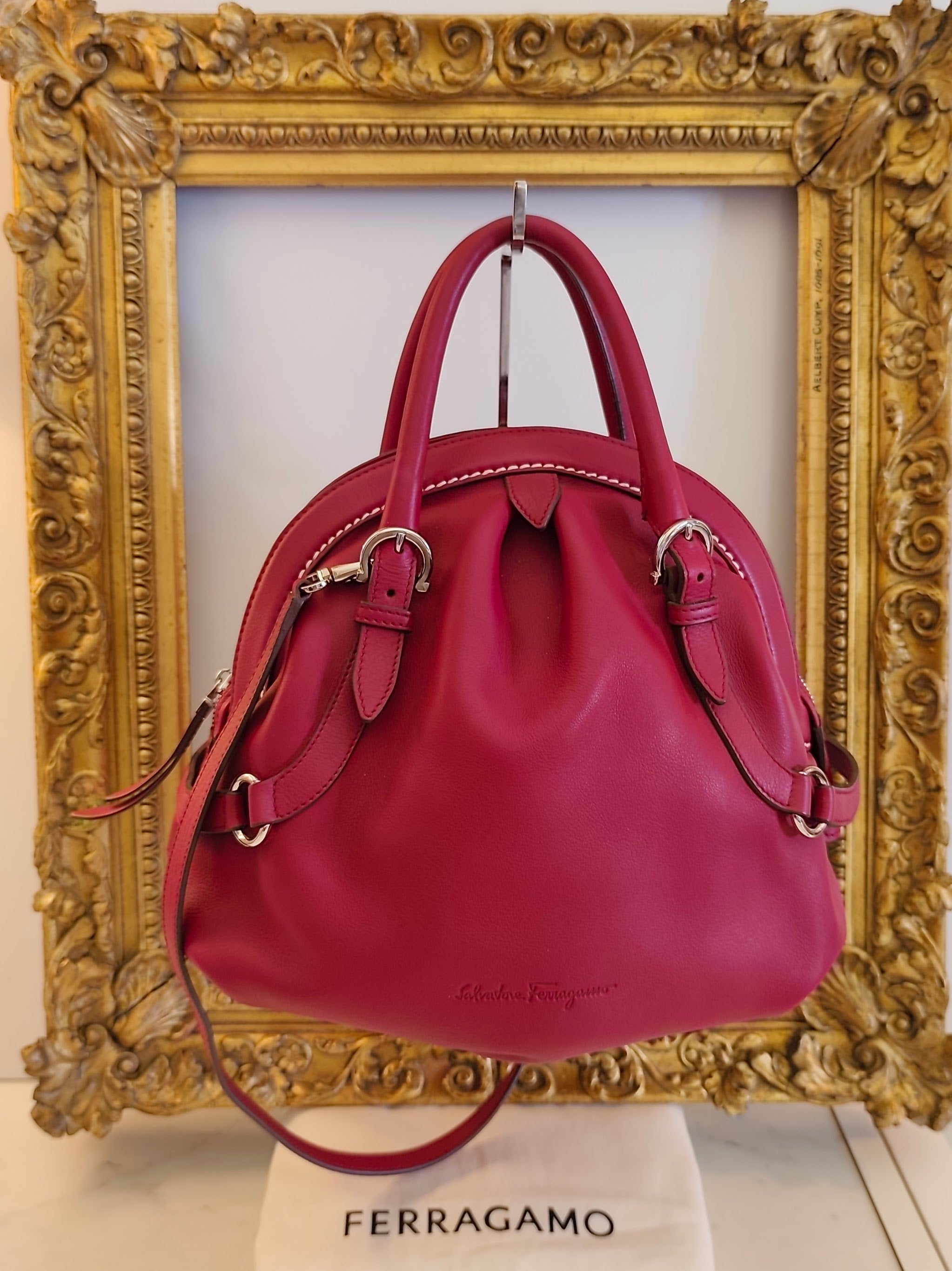 SALVATORE FERRAGAMO – Borsa a Mano in Pelle Bordeaux con Tracolla