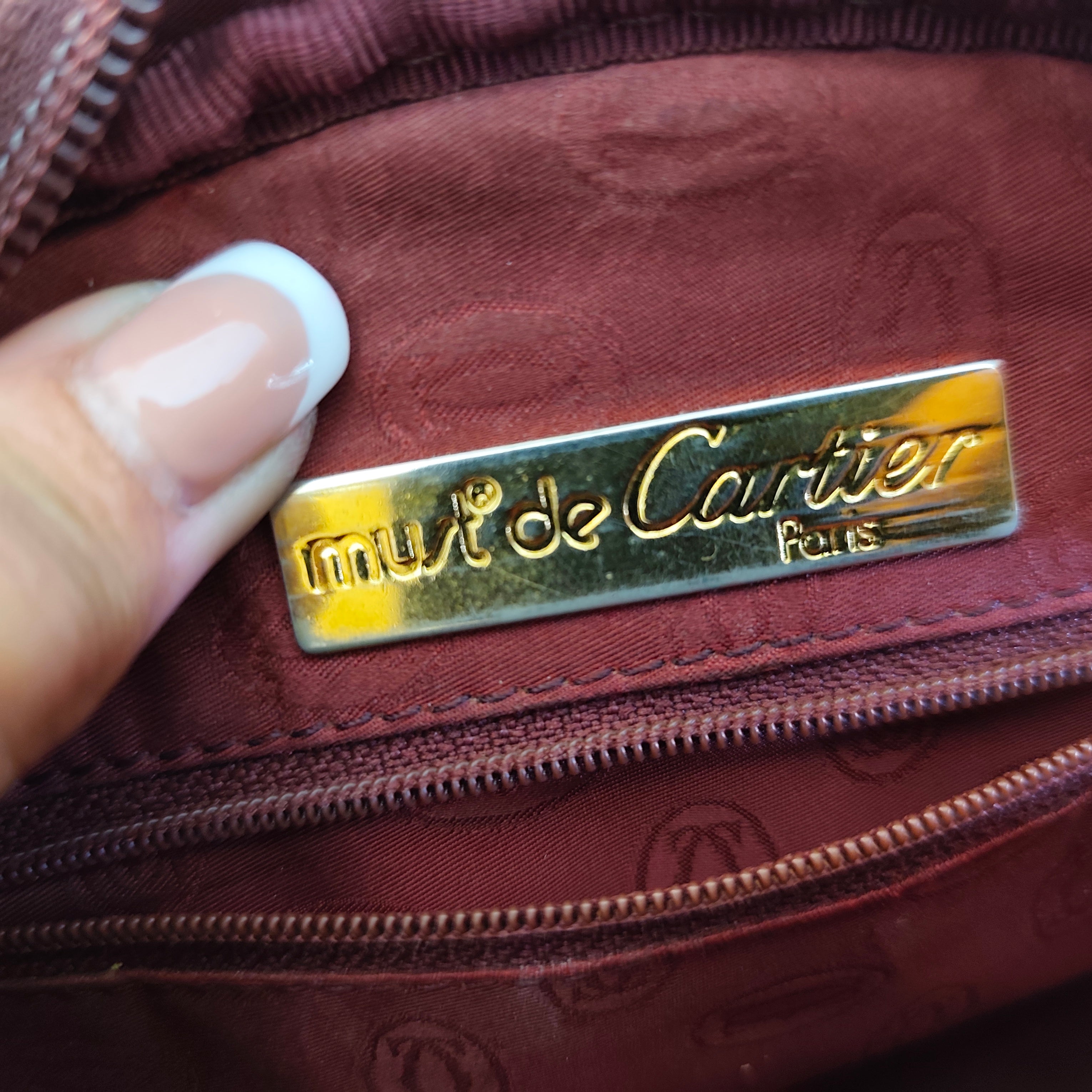 Cartier - Borsetta Elegante a Spalla con Tracolla in Pelle Bordeaux Vintage