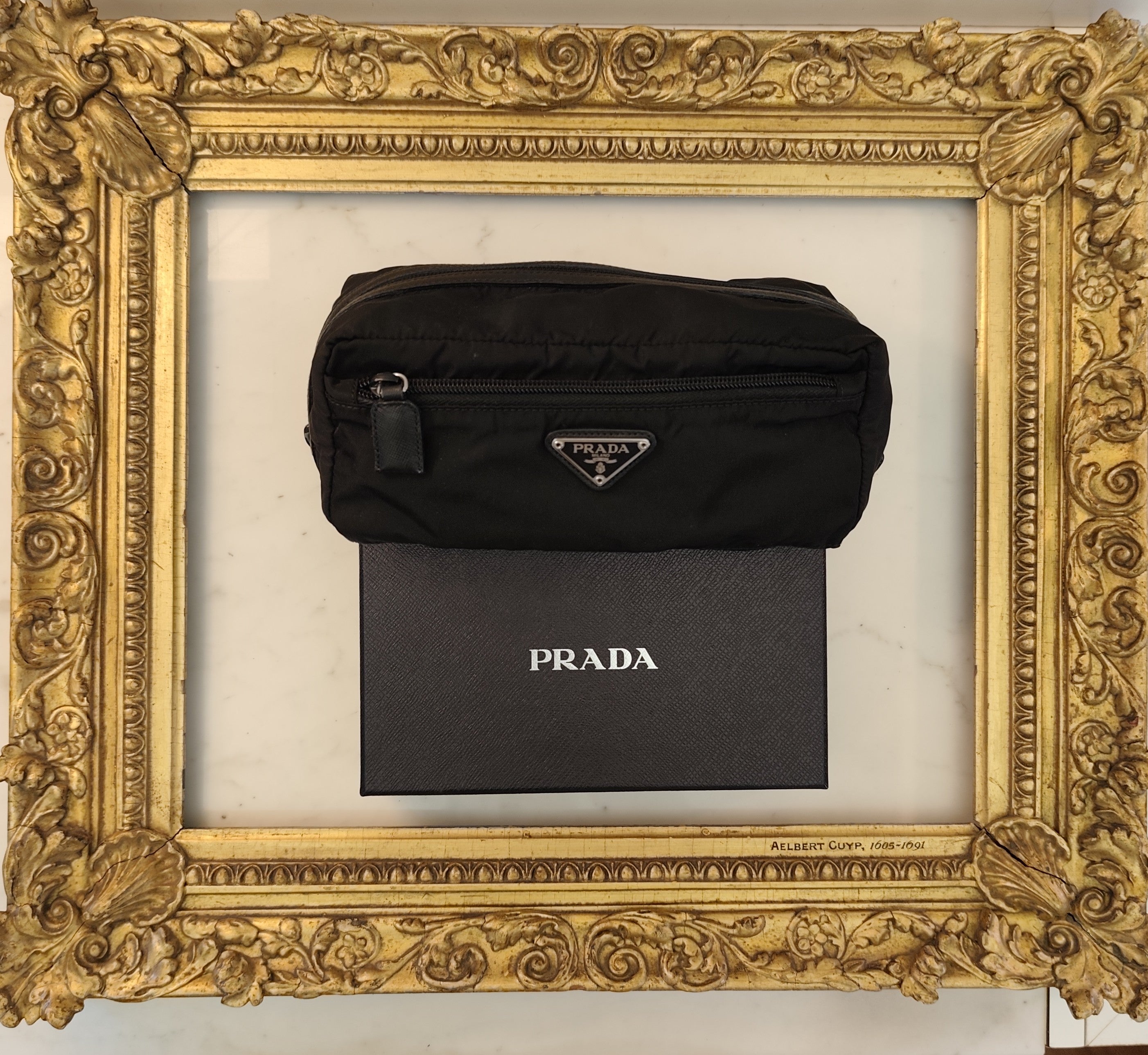 Prada – Trousse Singola da Viaggio in Re-Nylon e Pelle Saffiano Nera