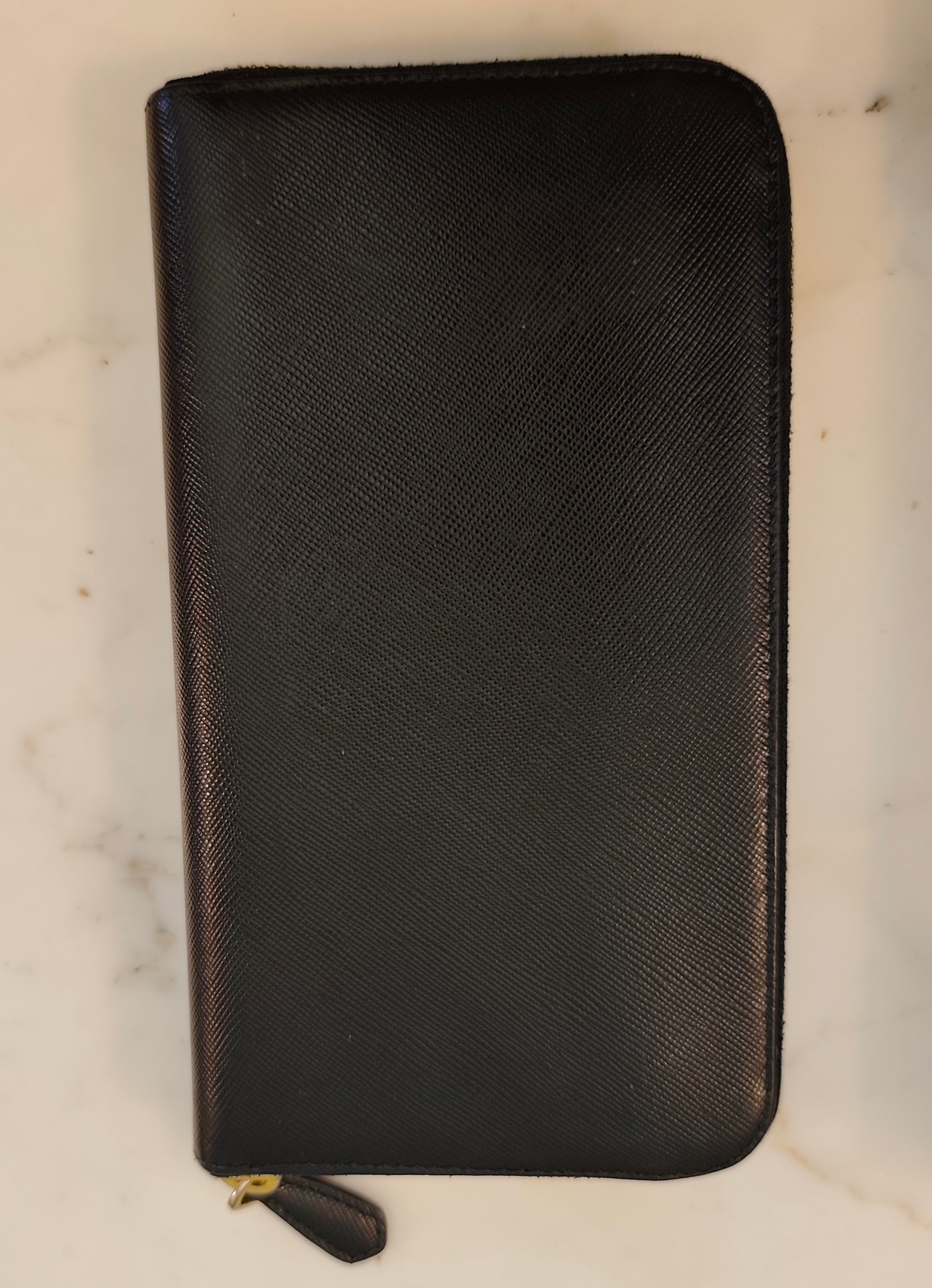 Prada – Portafoglio Continental Zip All-Around in Saffiano Nero