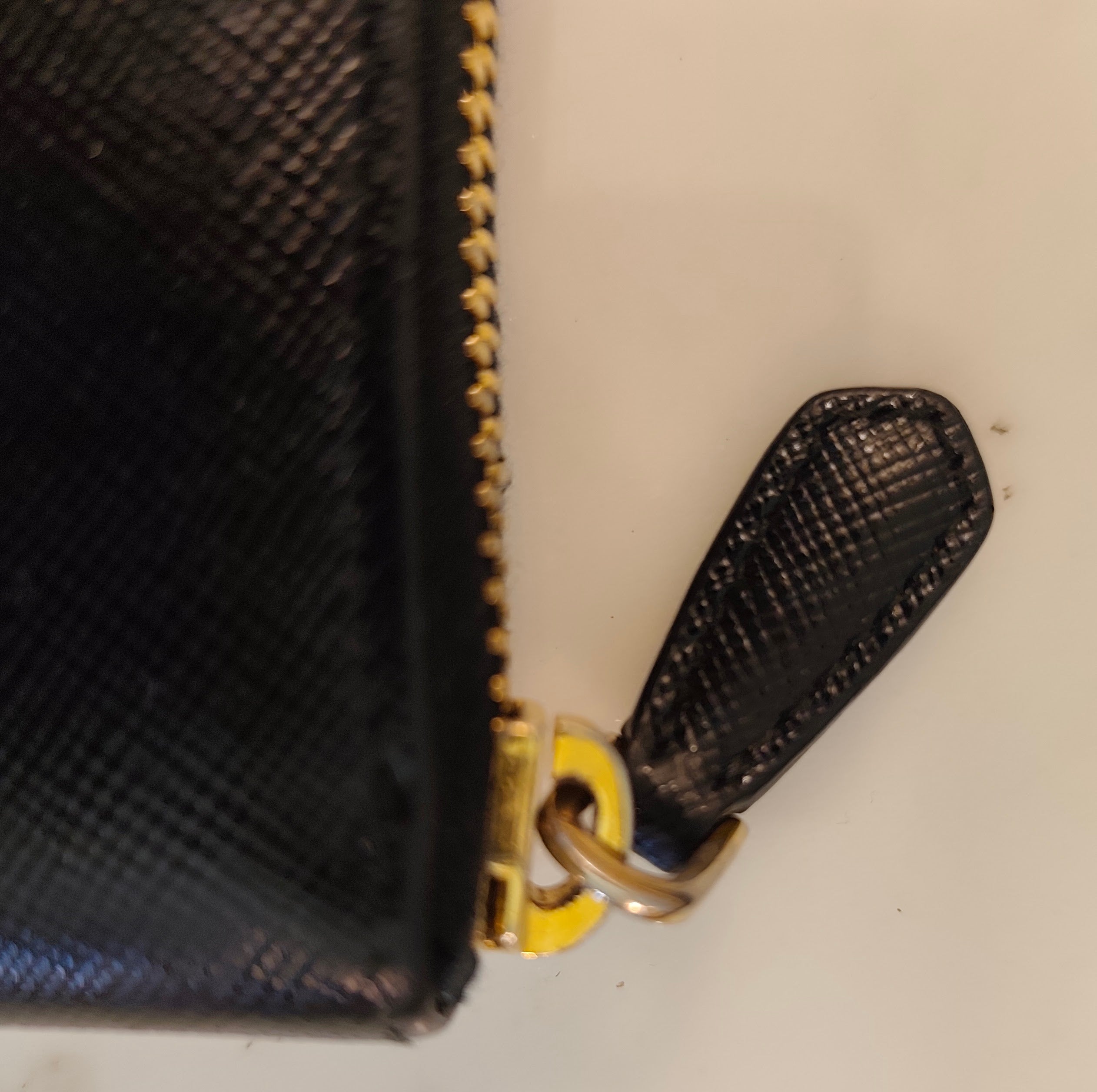 Prada – Portafoglio Continental Zip All-Around in Saffiano Nero