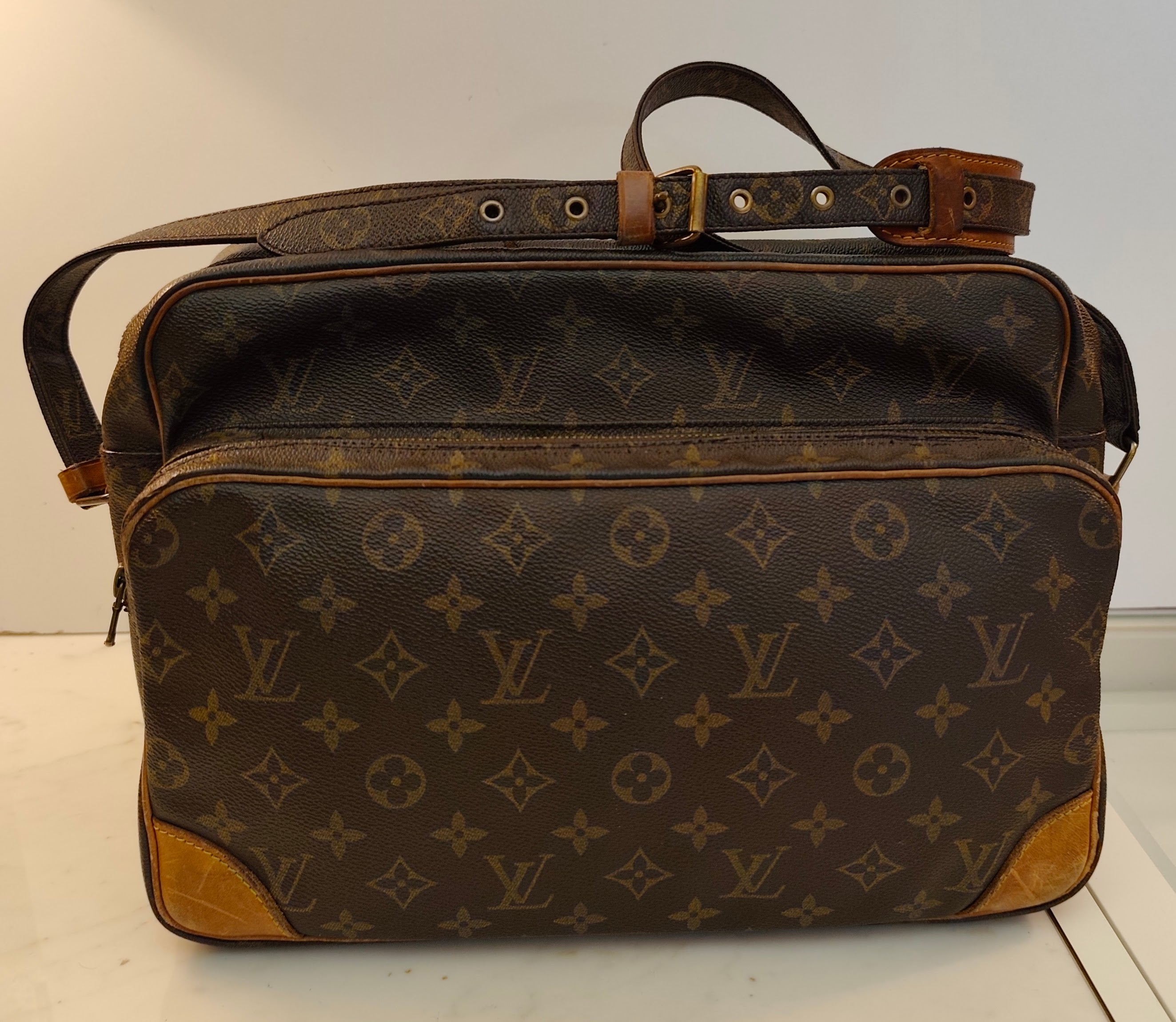 Louis Vuitton - Reporter / Nile GM Messenger Monogram Vintage