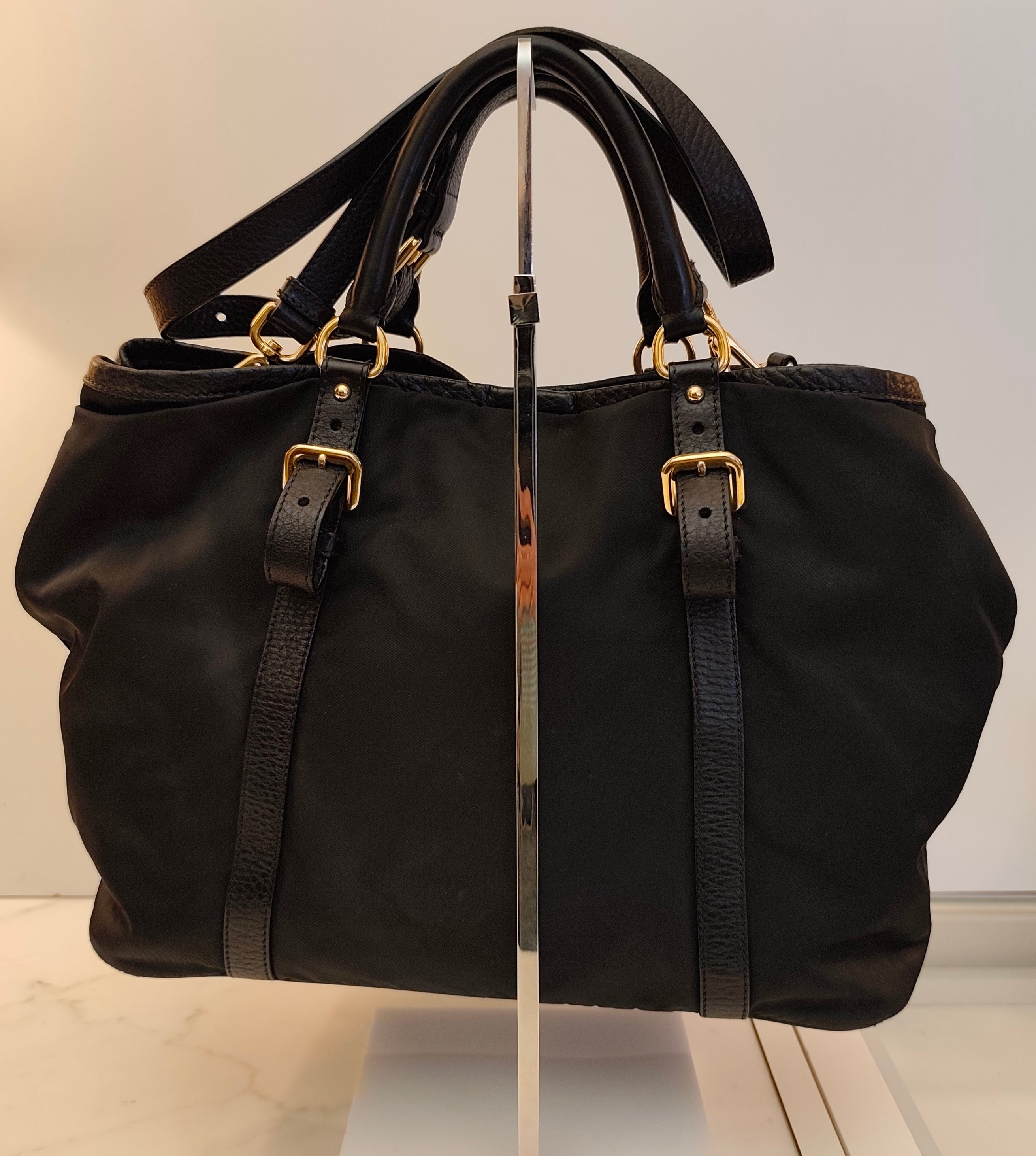 Prada - Tote Shopper in Nylon e Pelle Nera con Tracolla e Fasce in Pelle
