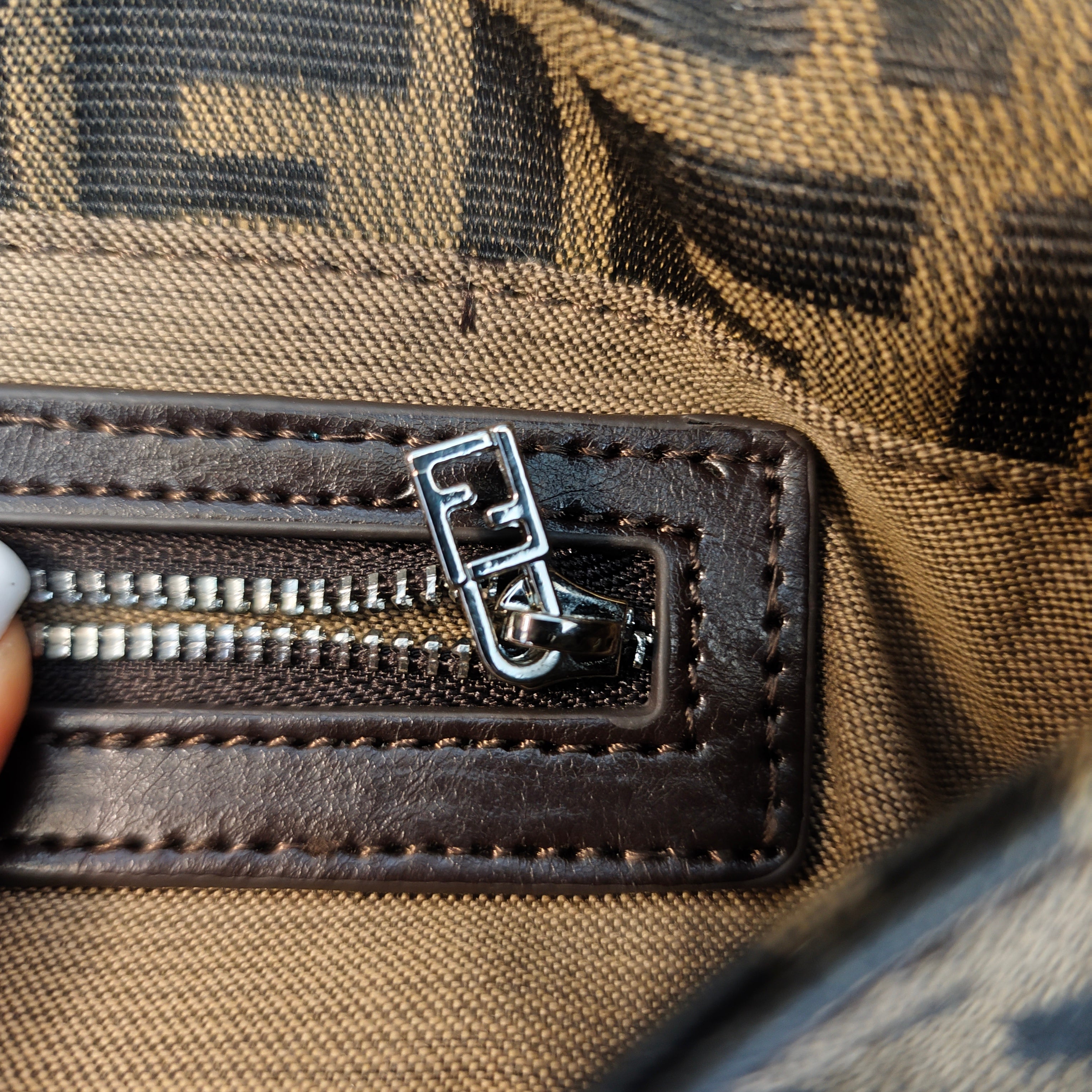 FENDI - MAMA BAGUETTE ZUCCA