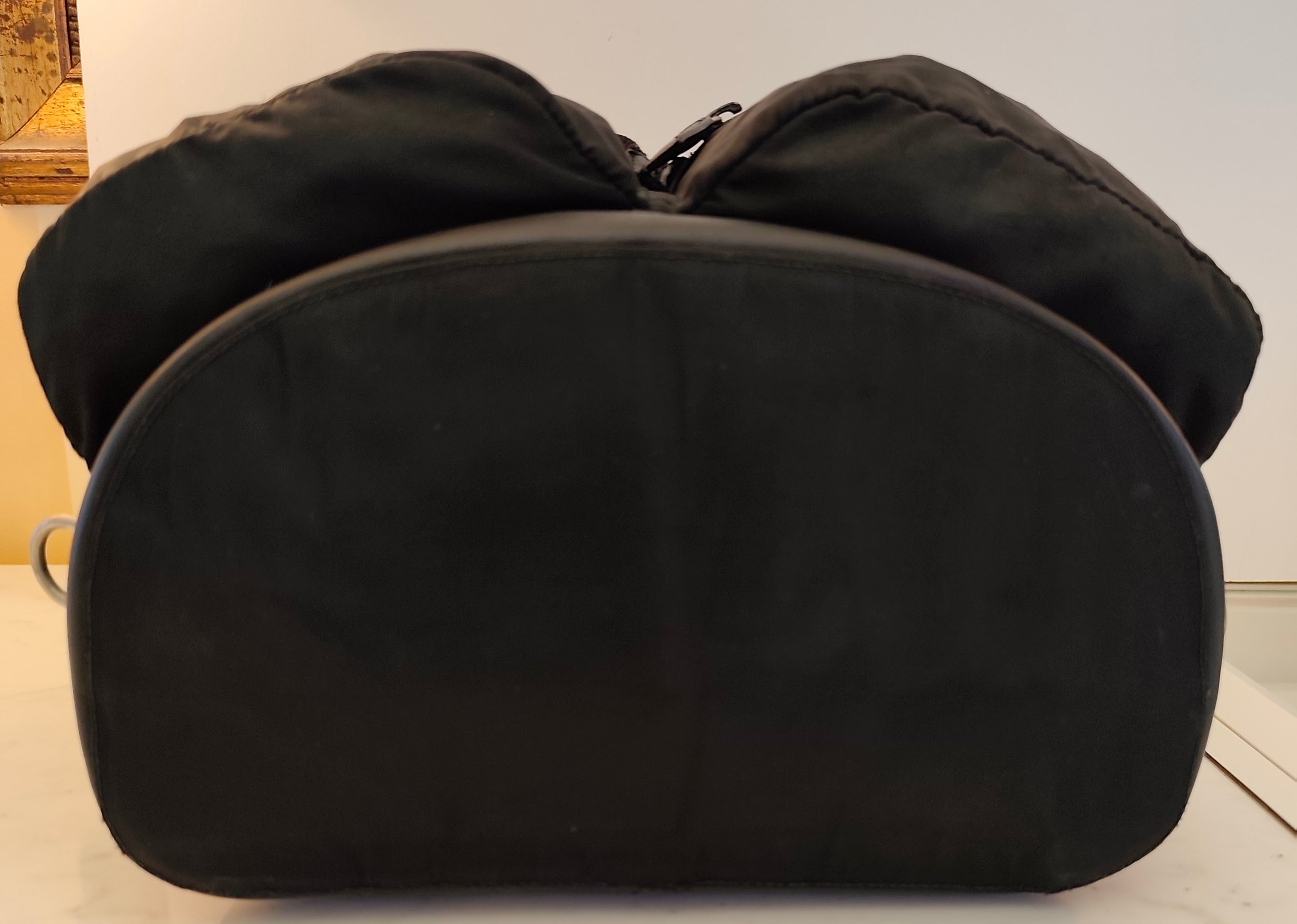 Prada - Zaino Grande in Nylon e Pelle Nero Vintage