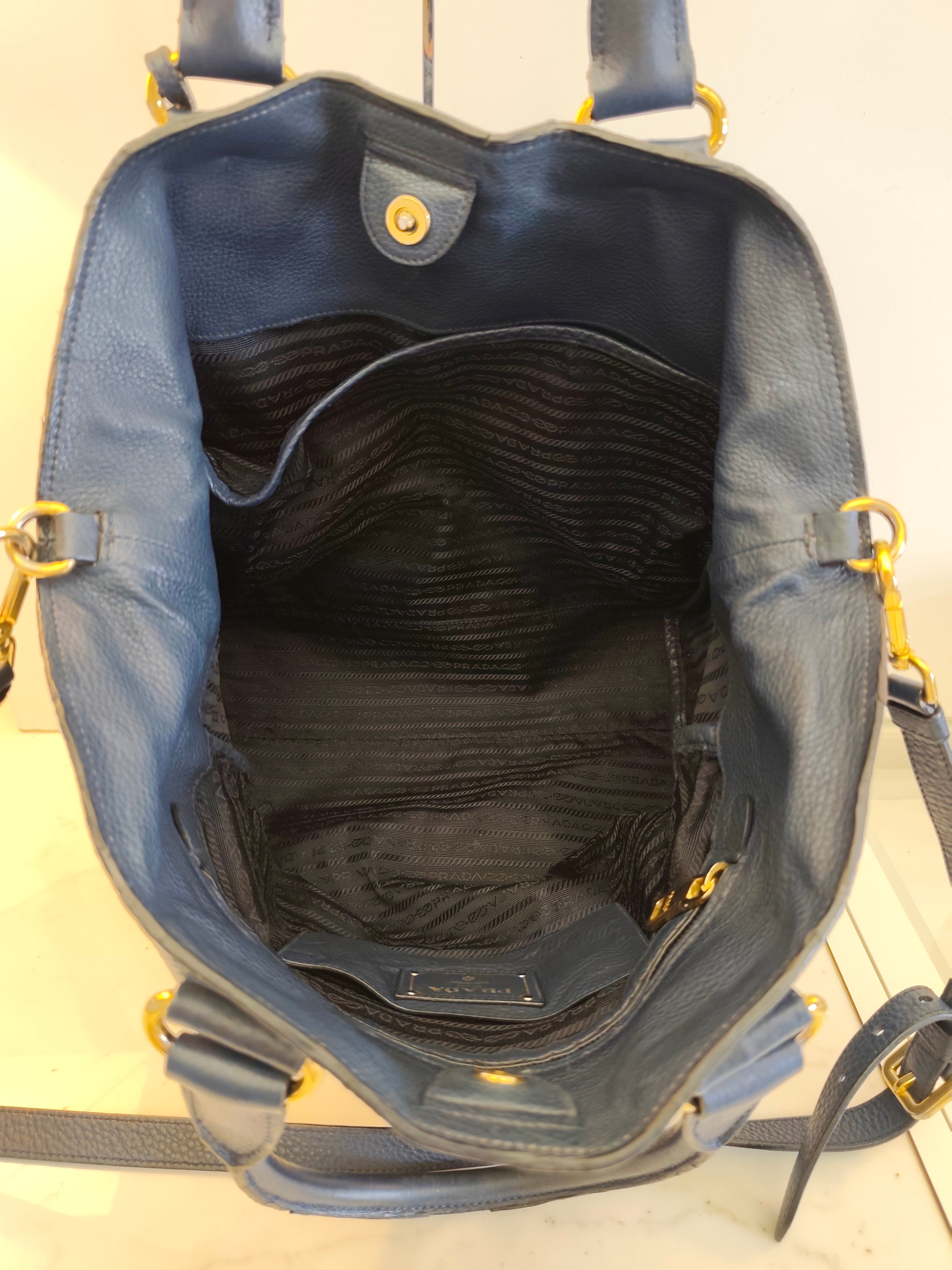 Prada - Shopper in Pelle Martellata Blu con Tracolla