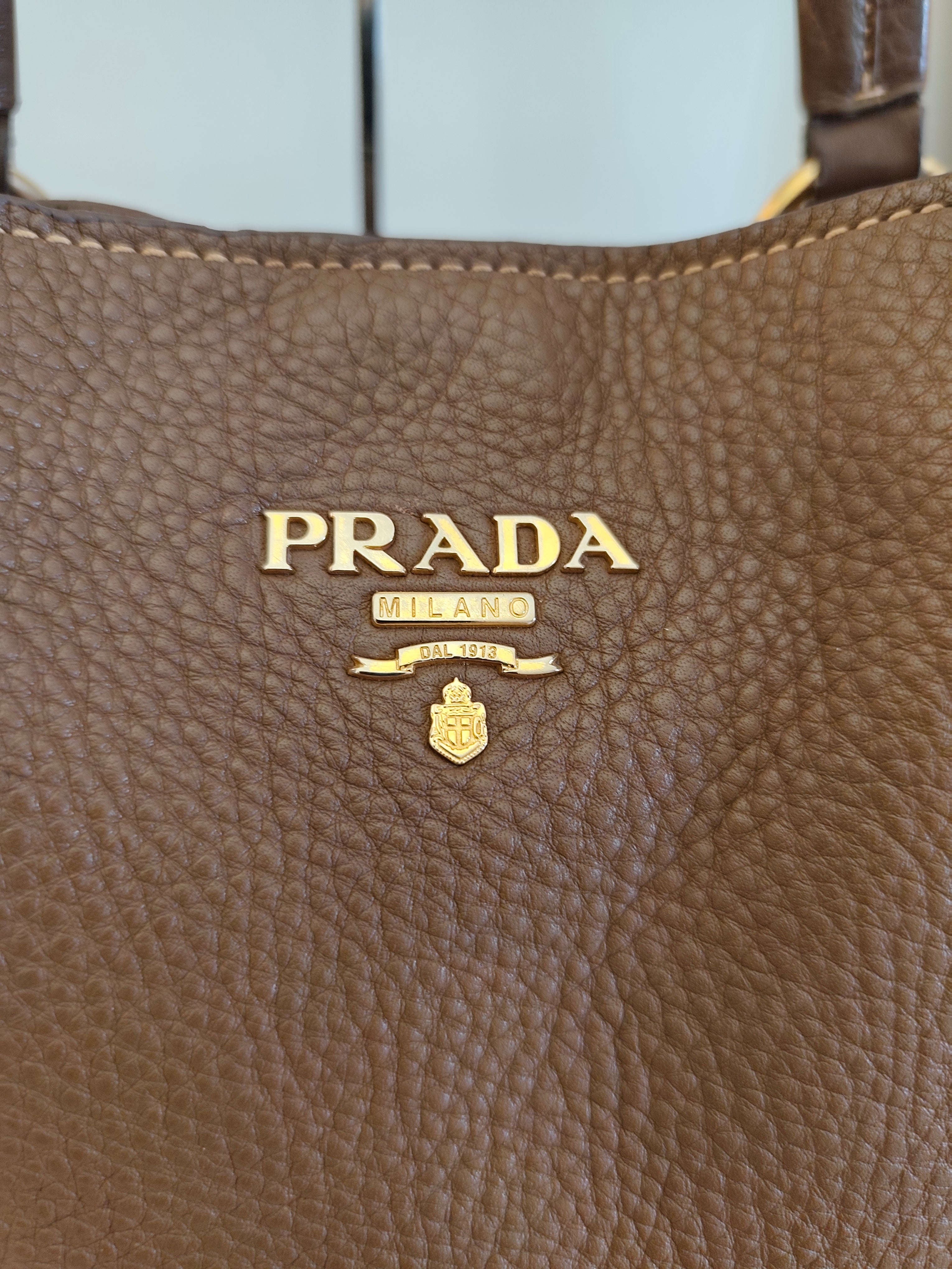 Prada - Shopper Espandibile in Pelle Martellata Cioccolato al Latte Pari al Nuovo