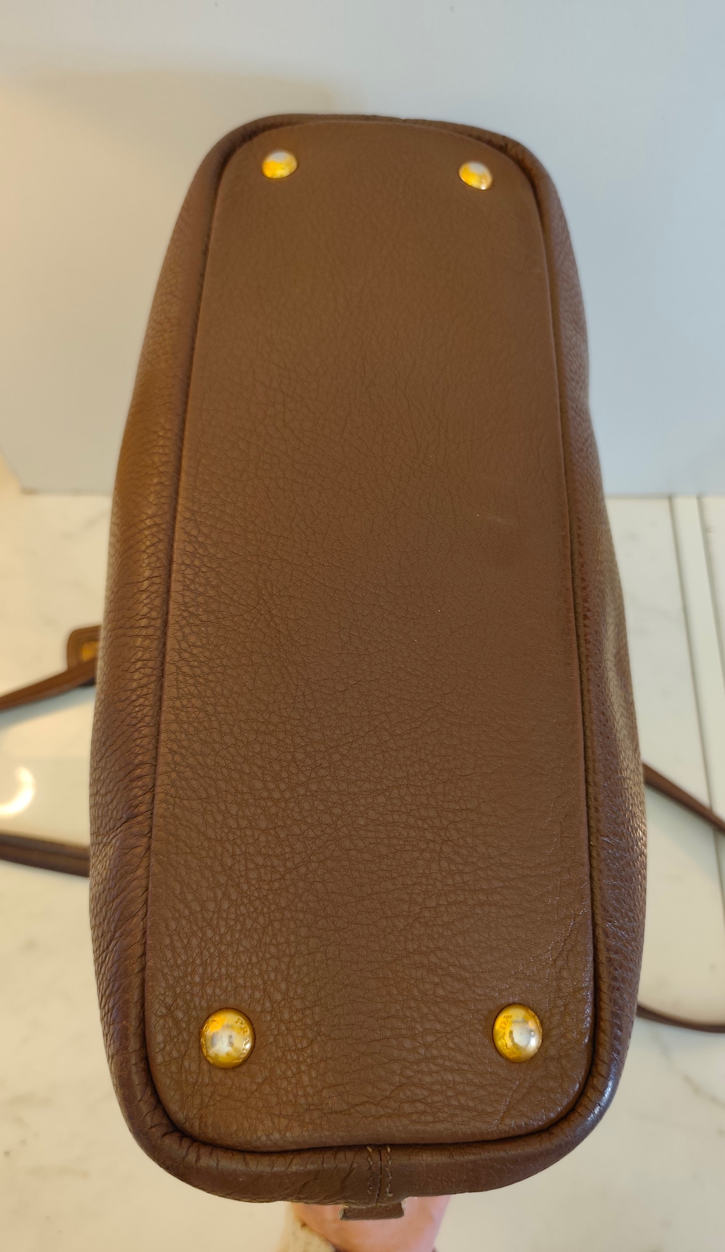 Prada - Shopper Espandibile in Pelle Martellata Cioccolato al Latte Pari al Nuovo
