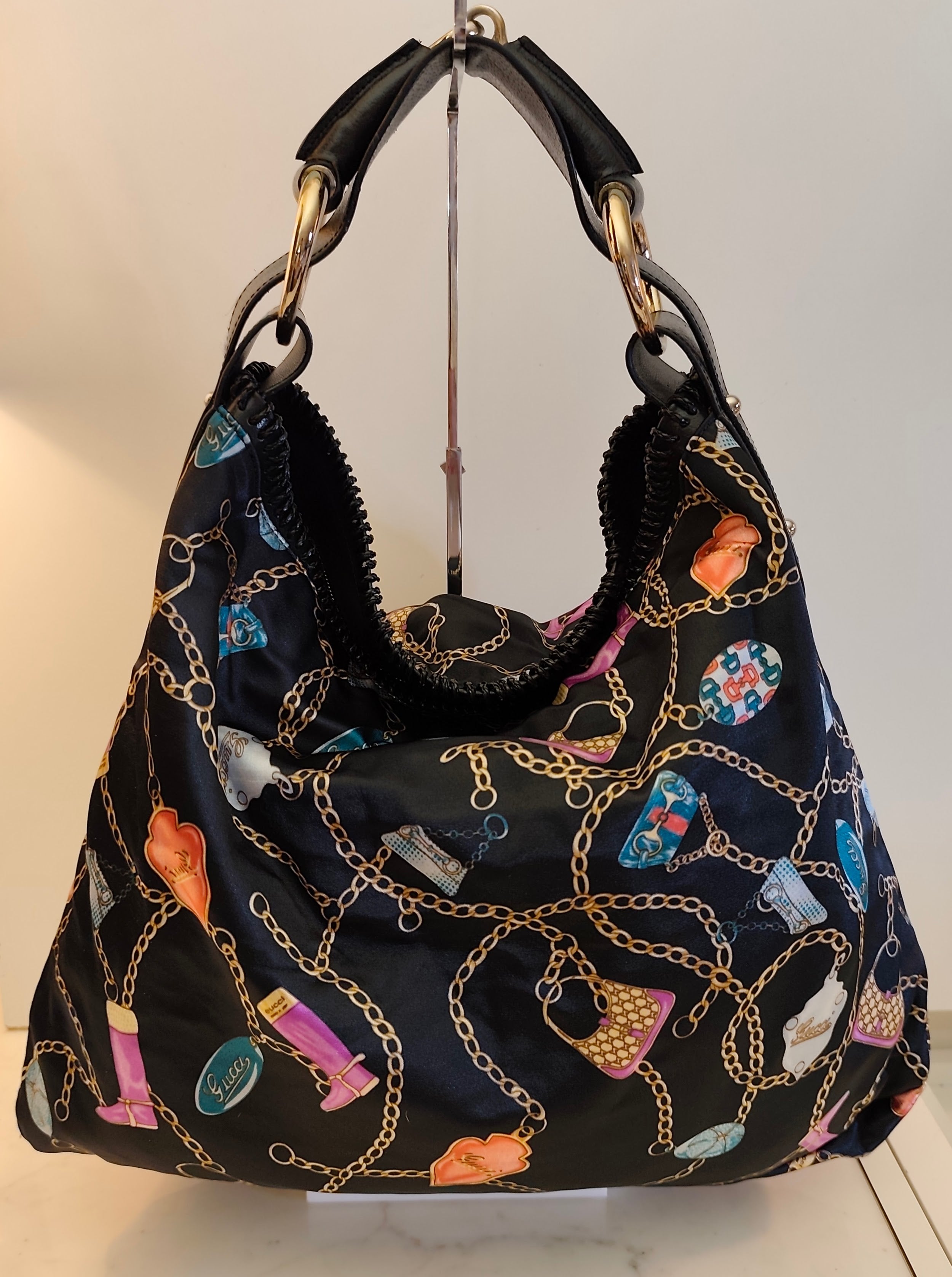 GUCCI - HORSEBIT BORSA HOBO IN TESSUTO NERO FANTASIA “CHARM’S & CHAIN”
